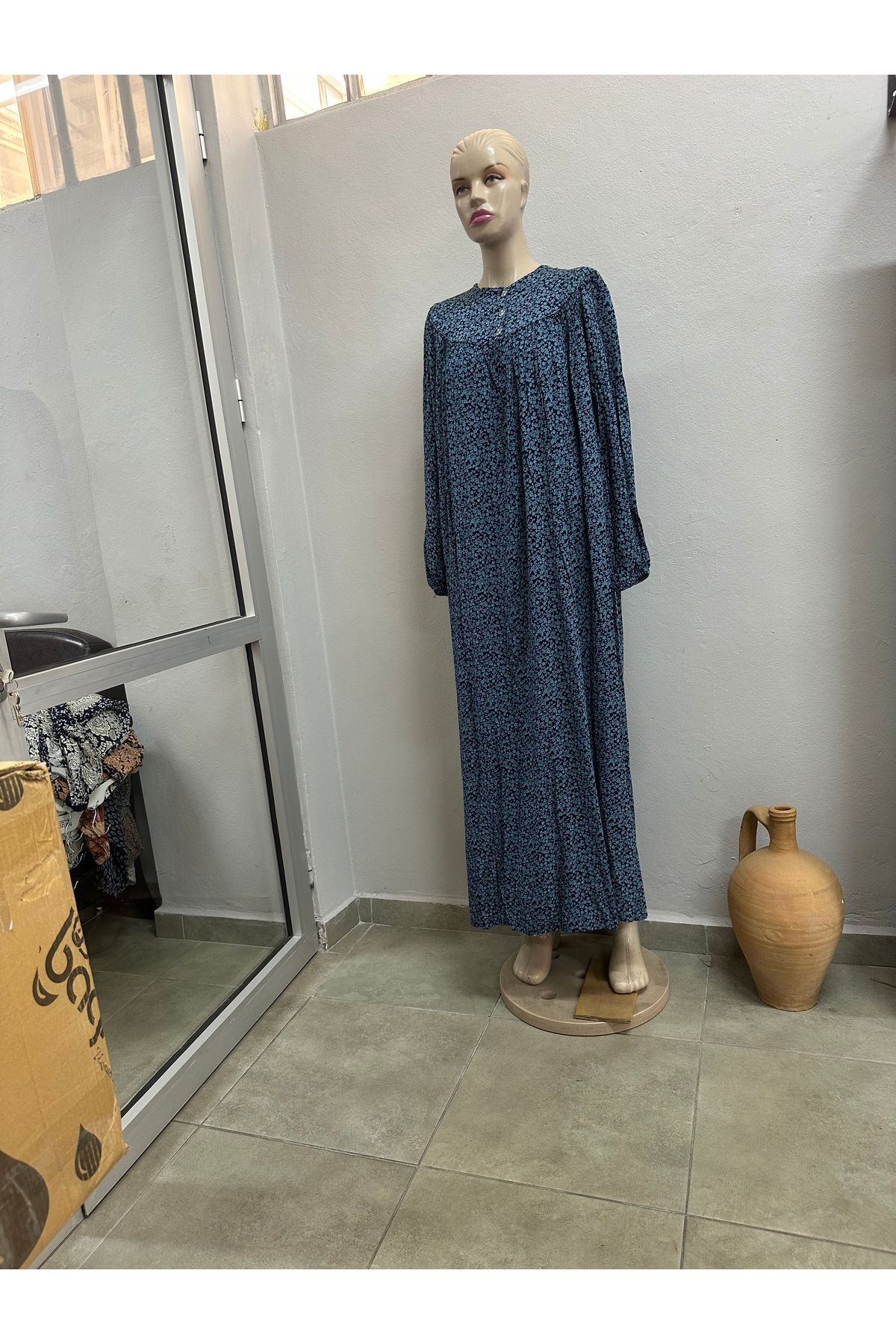 Zülal İthal Kumaş, Yuvarlak Yaka, Lastik Kol, (67*2=134 cm.Göğüs/ Boy 141 ölçü YOK.