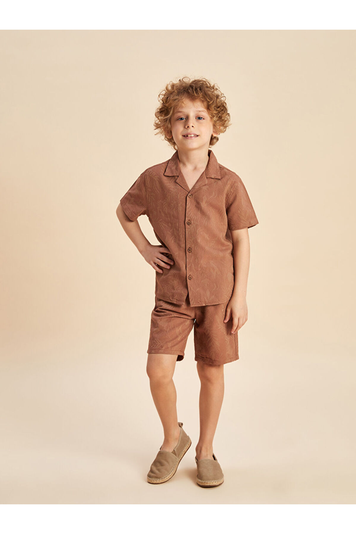 LC Waikiki Kahverengi Resort Yaka Erkek Çocuk Pamuk Karışımlı Gömlek fotoğrafı 2 (önizleme)