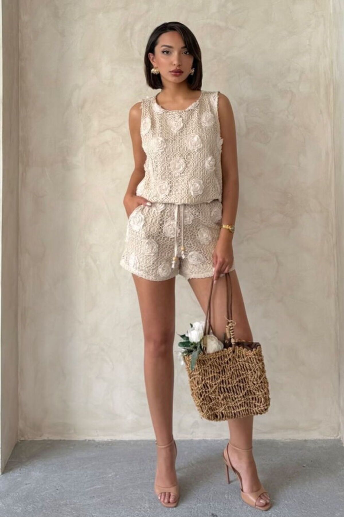 Castivo Fashion Çiçek Aplike Detaylı Astarlı Dantel Şort