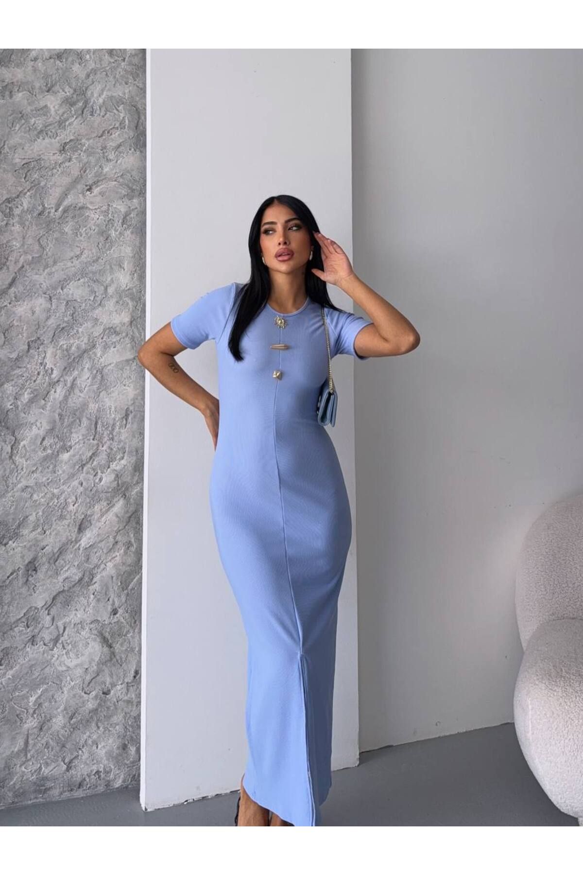 Castivo Fashion Broş Detaylı Yırtmaçlı Kısa Kollu Fit Elbise