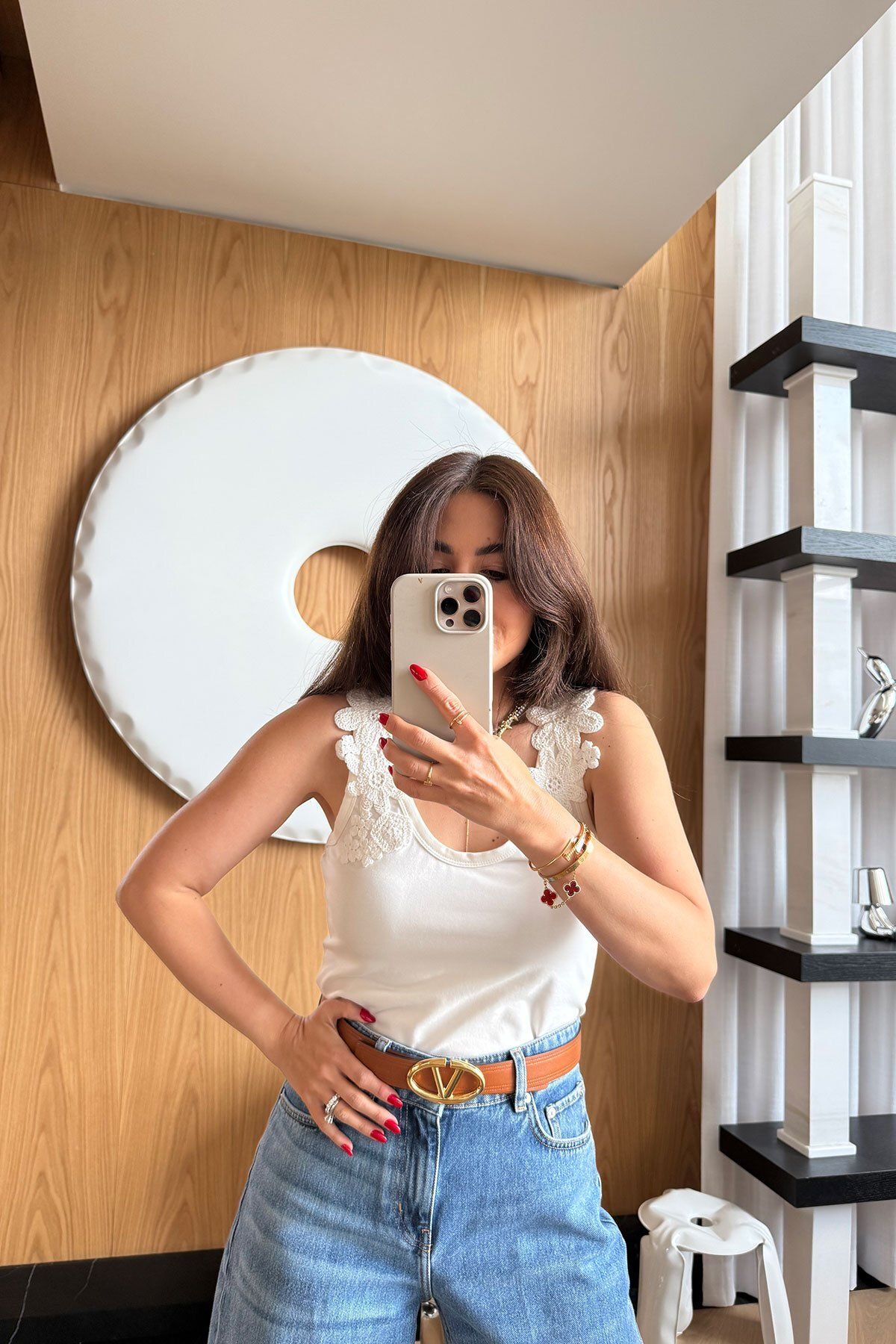 Özge Özgenç Dantel Çiçekli Askılı Bluz