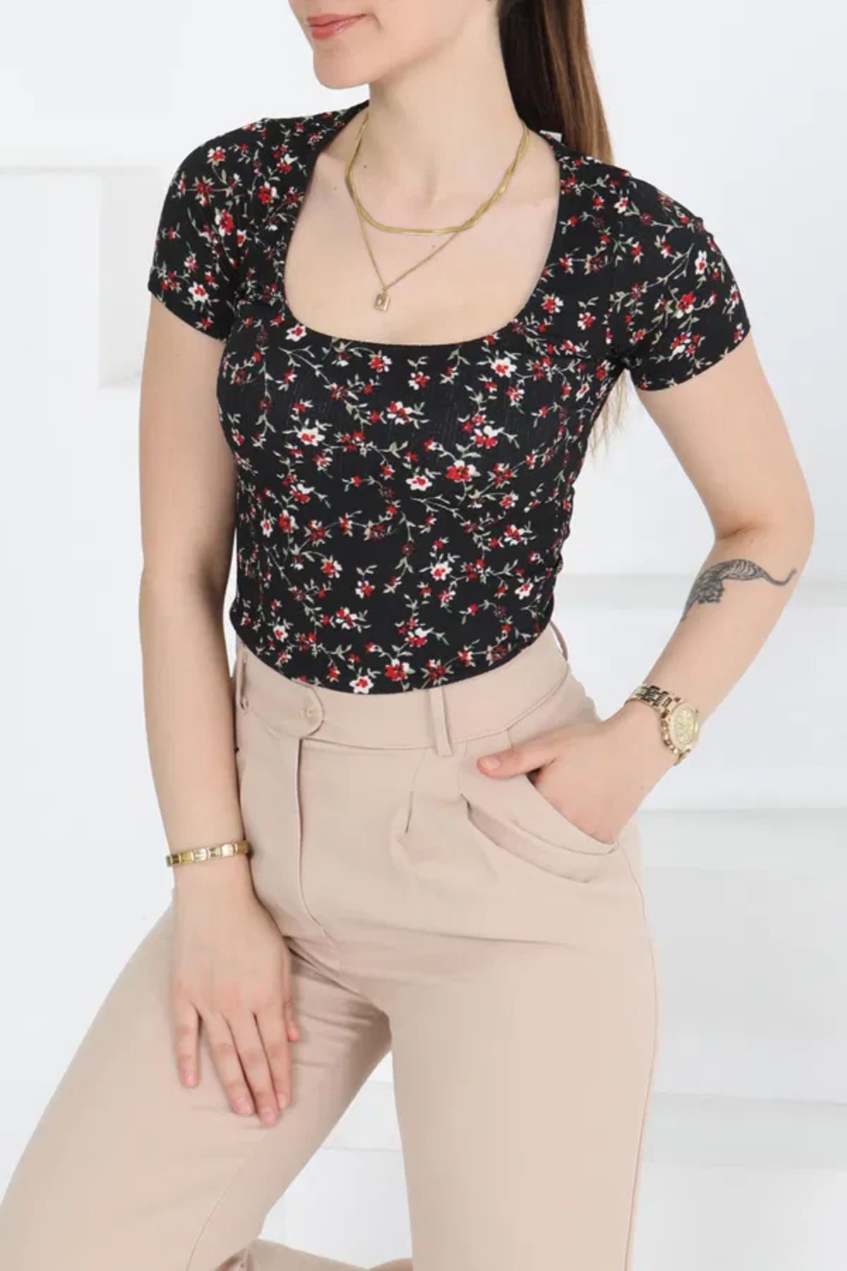 Butik Oval Yaka Çiçek Desenli Bluz