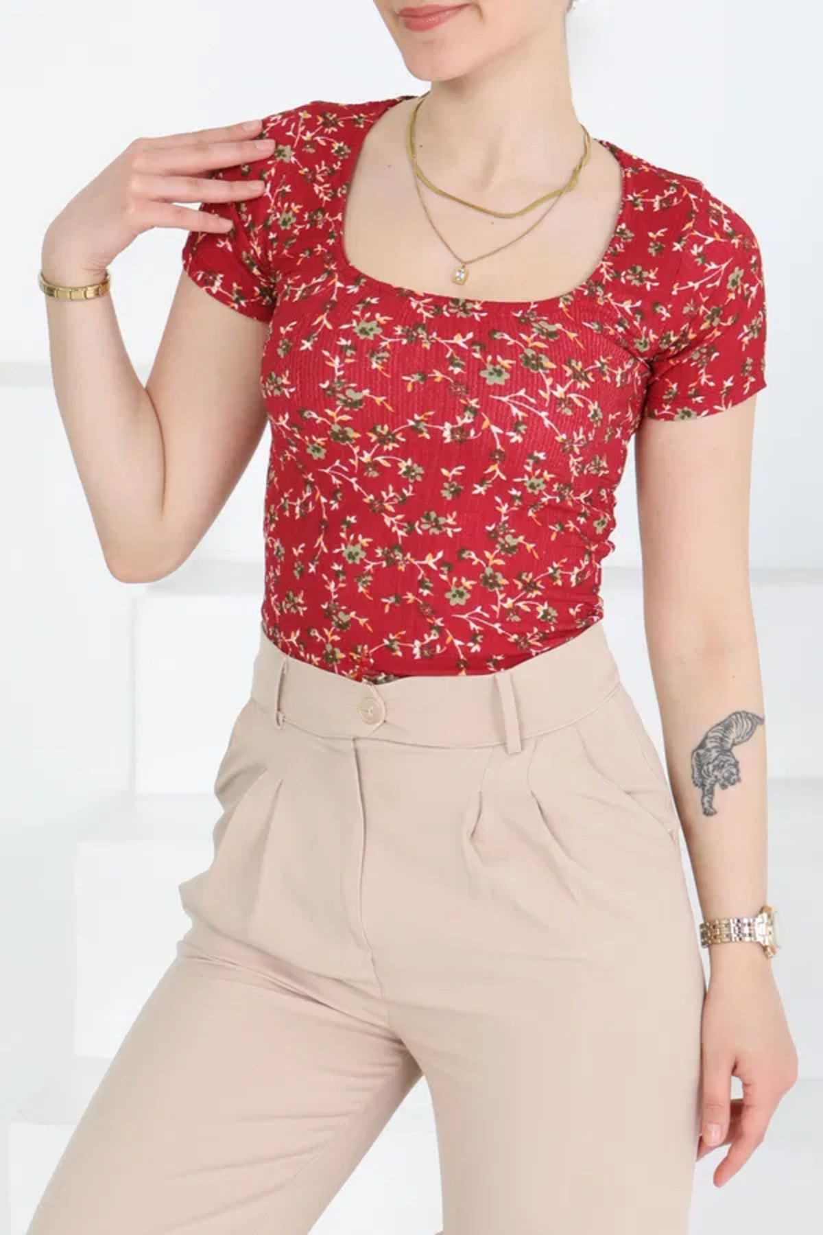 Butik Oval Yaka Çiçek Desenli Bluz