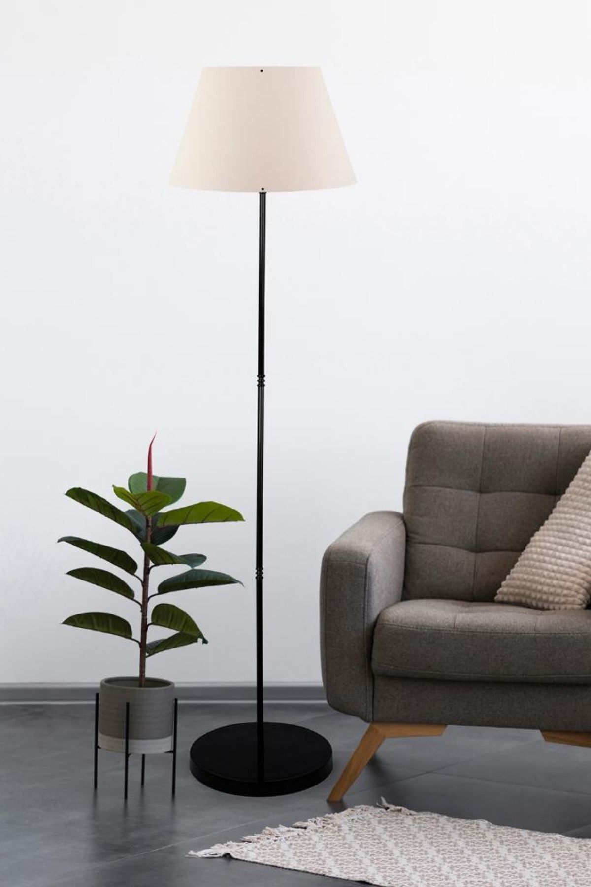 SerenityHaven Siyah Metal Ayaklı Krem Konik Kumaş Başlık Lambader Salon Yatak Odası Köşe Lambası