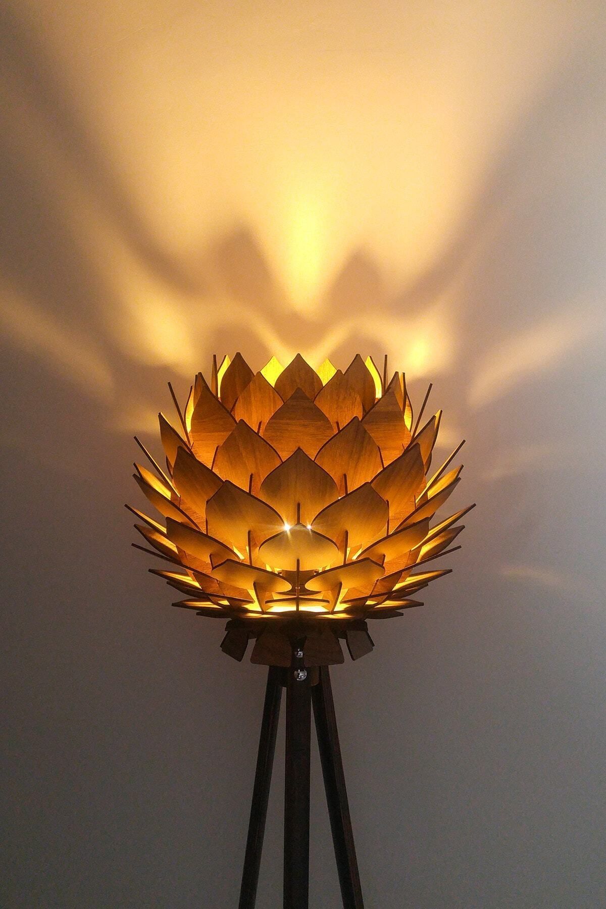 SerenityHaven Lotus Dekoratif Lambader Şapkası Başlığı Avize Abajur Ceviz