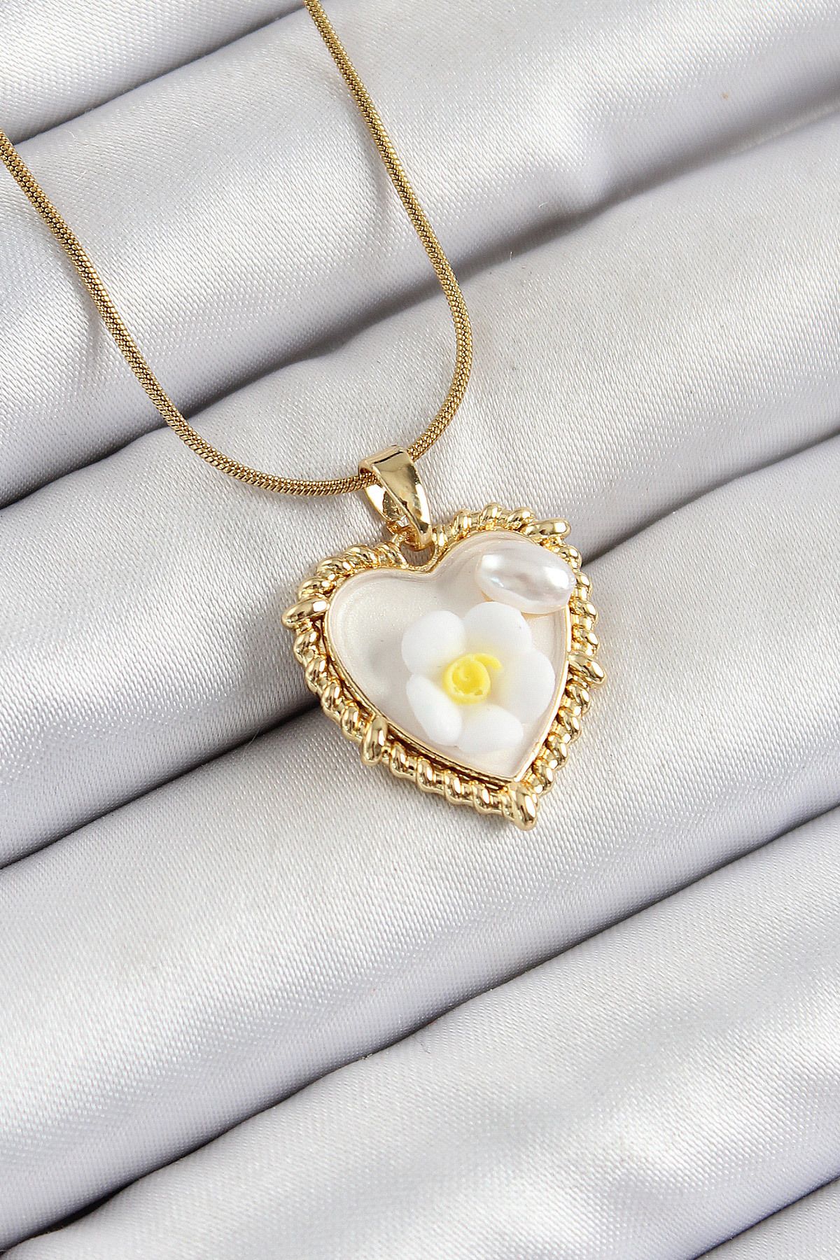 callerrons accessories Zincir Beyaz Sanatsal Portre İnci Detaylı Papatya Figürlü Kalp Model Gold Renk Kadın Kolye - EBJ2506