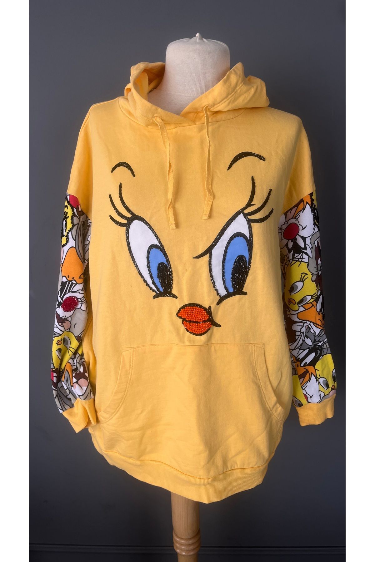 Kübra Tekin İşlemeli Tasarım Sweatshirt