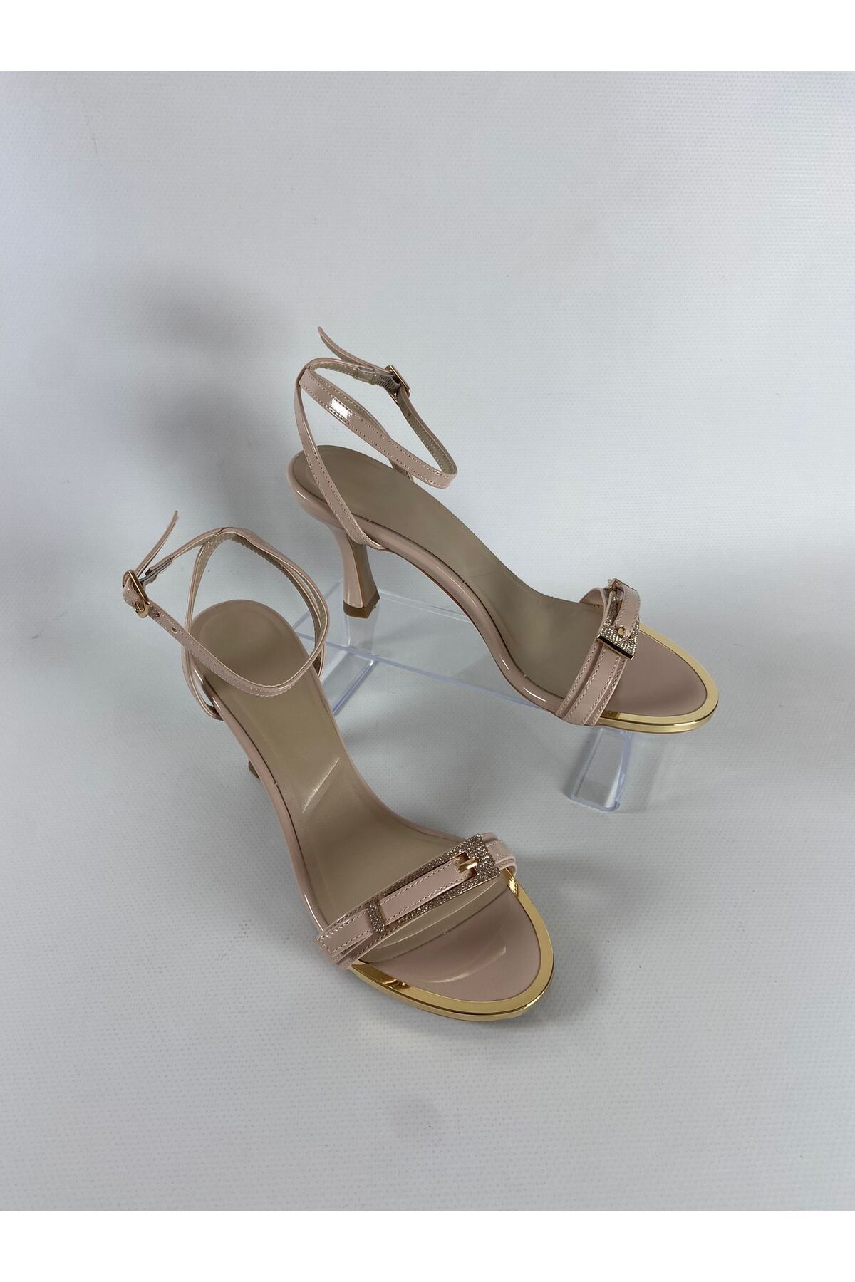 DİVA Kadın İnce Bantlı Topuklu Sandalet Altın Gold Detaylı Stiletto