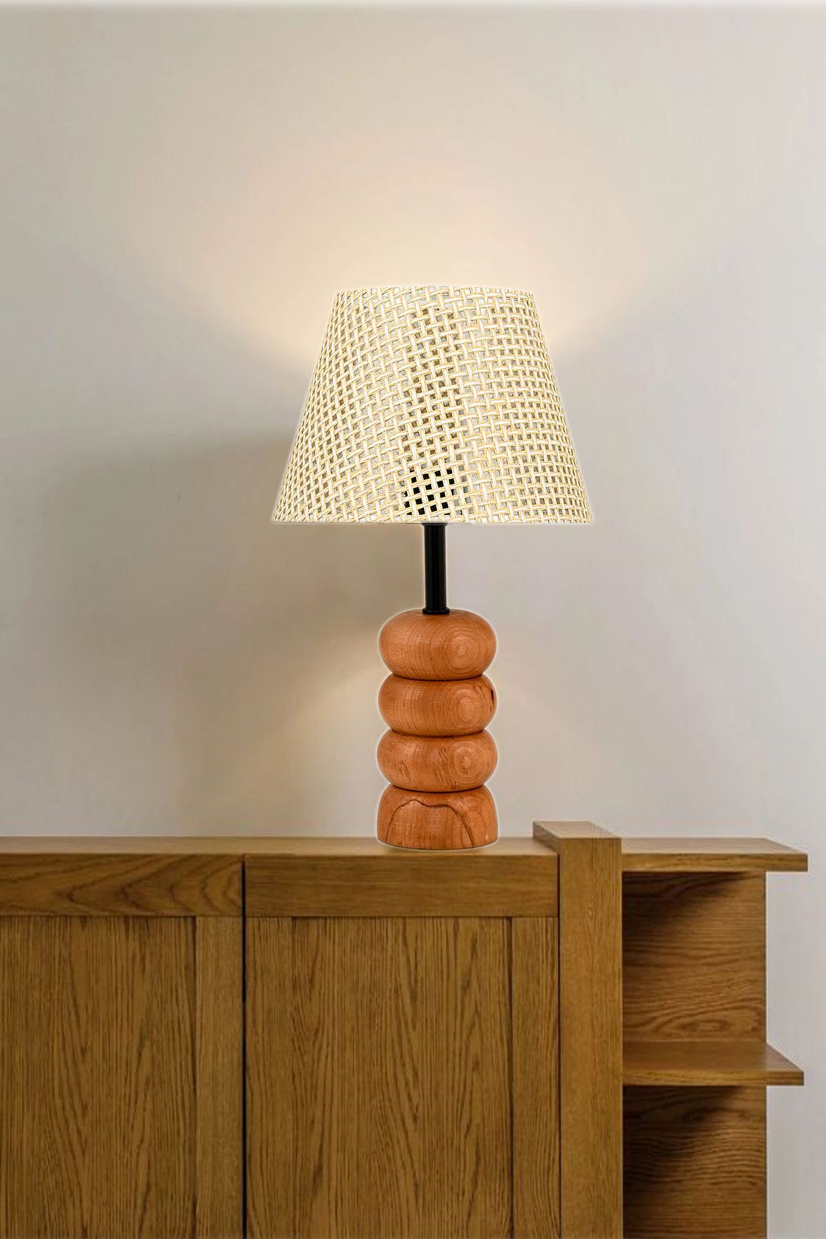 SerenityHaven Natural Ahşap Ayaklı Rattan Kumaş Abajur