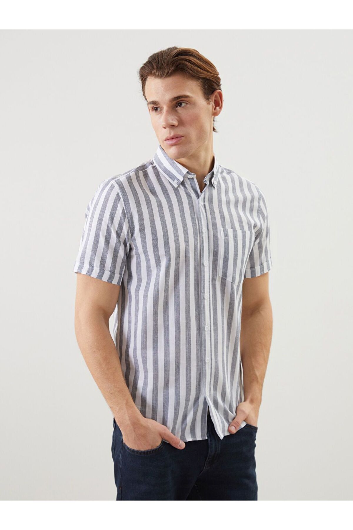 LC Waikiki LCWAIKIKI Classic Regular Fit Kısa Kollu Çizgili Keten Karışımlı Erkek Gömlek
