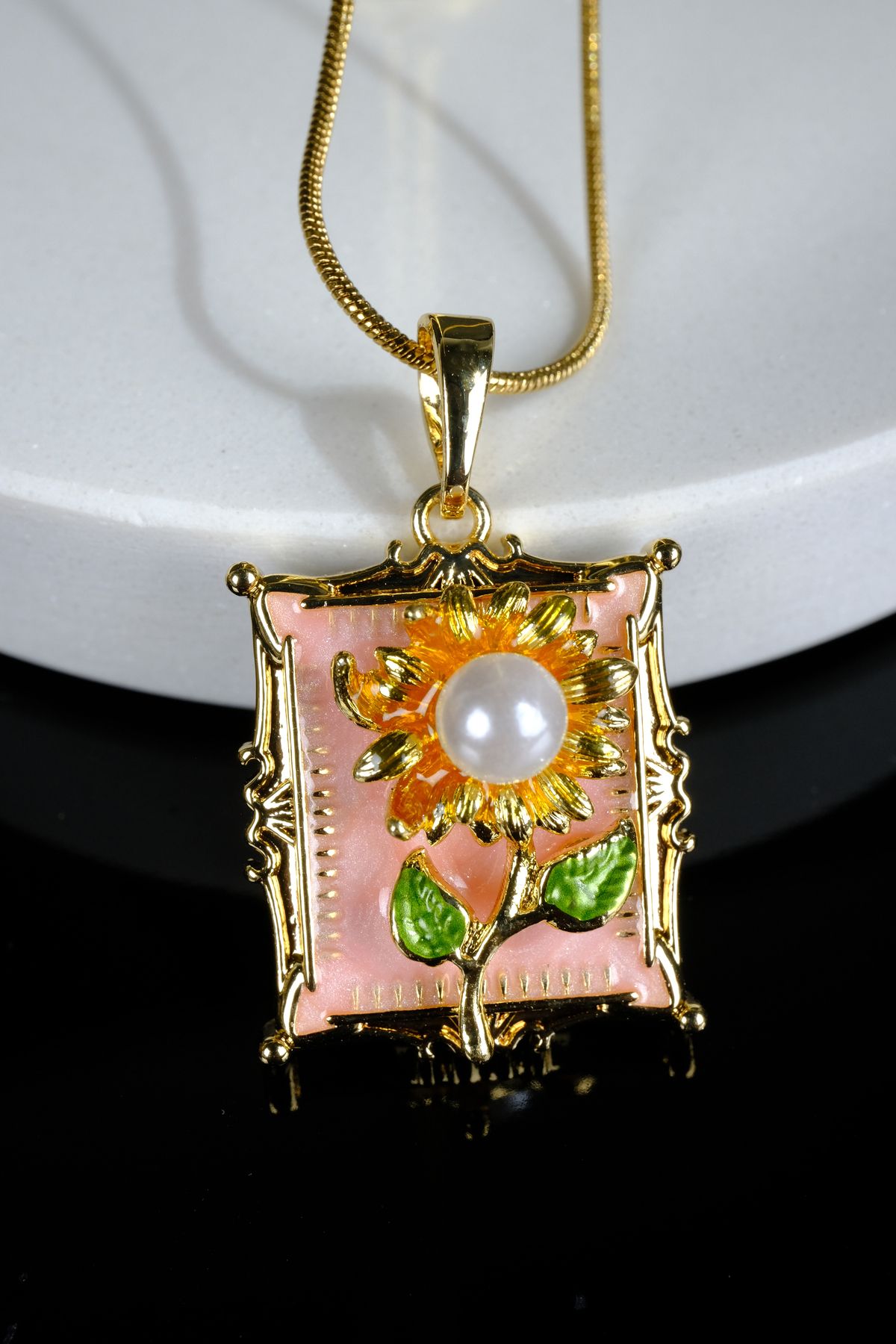 Zalifra Vintage Seri, Turuncu Çiçek ve İnci Detaylı, Pembe Çerçeve Çelik Kolye