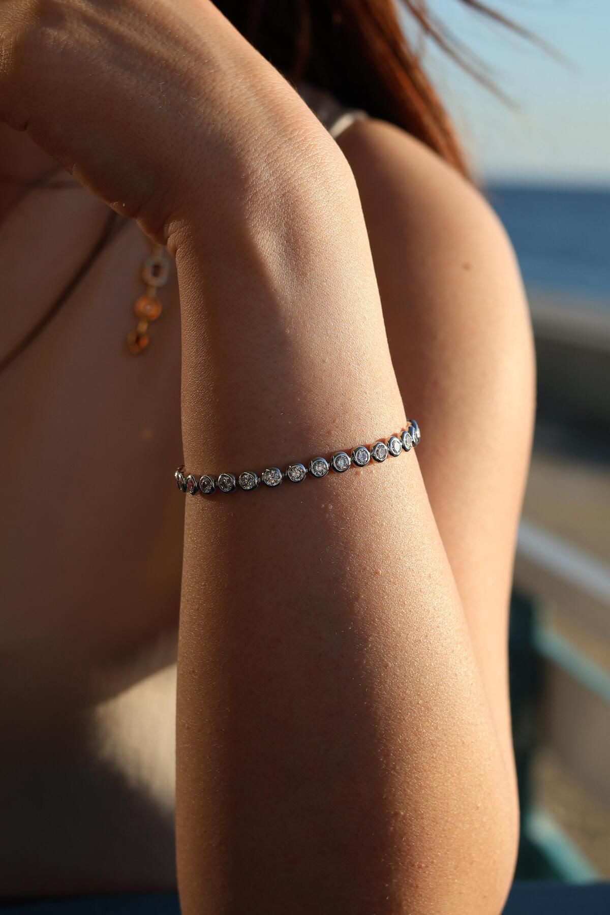 DOLCE QUEEN BOUTİQUE&JEWELRY Kadın Yuvarlak Taşlı 316 L Çelik Su Yolu Bileklik