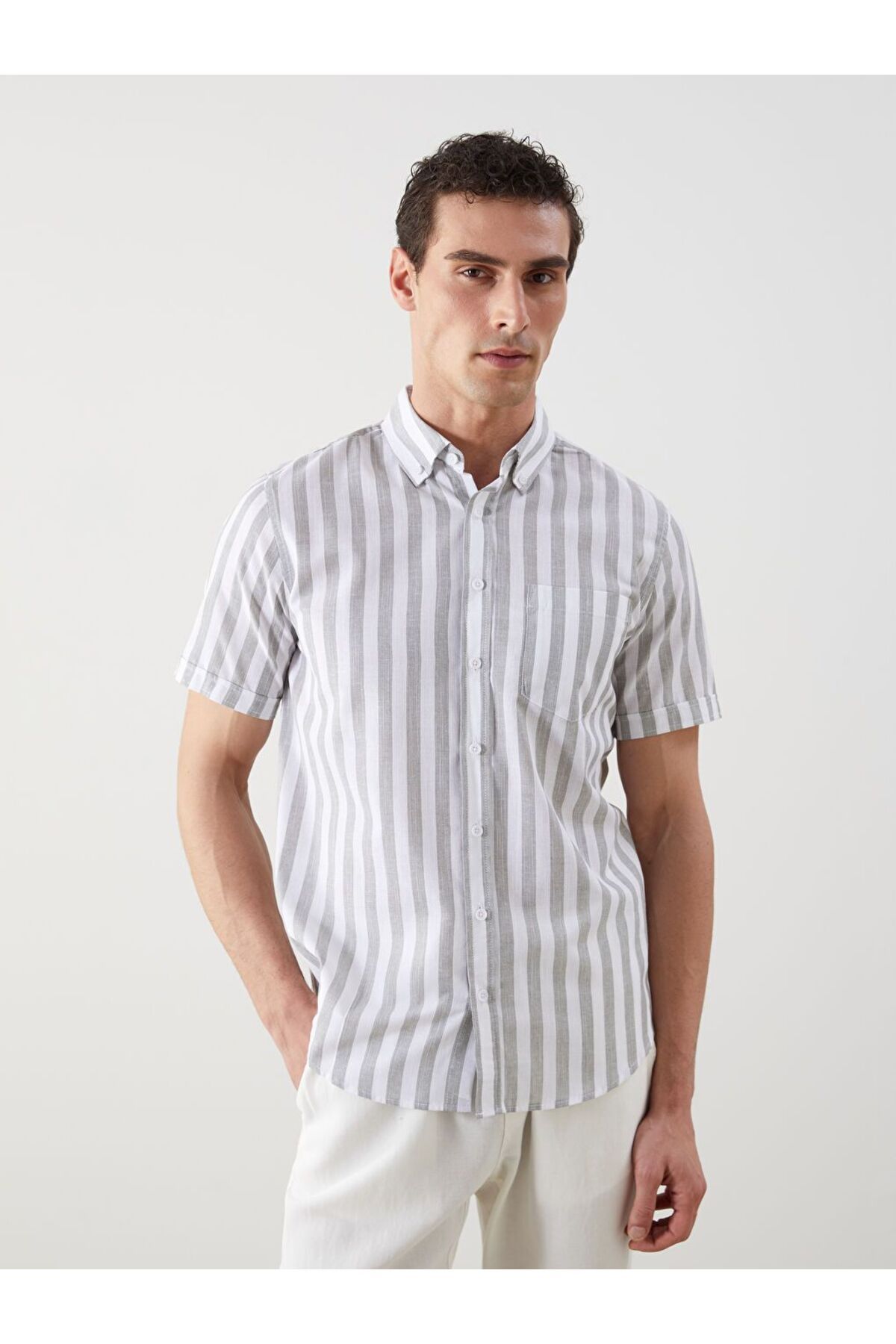LC Waikiki LCWAIKIKI Classic Regular Fit Kısa Kollu Çizgili Keten Karışımlı Erkek Gömlek