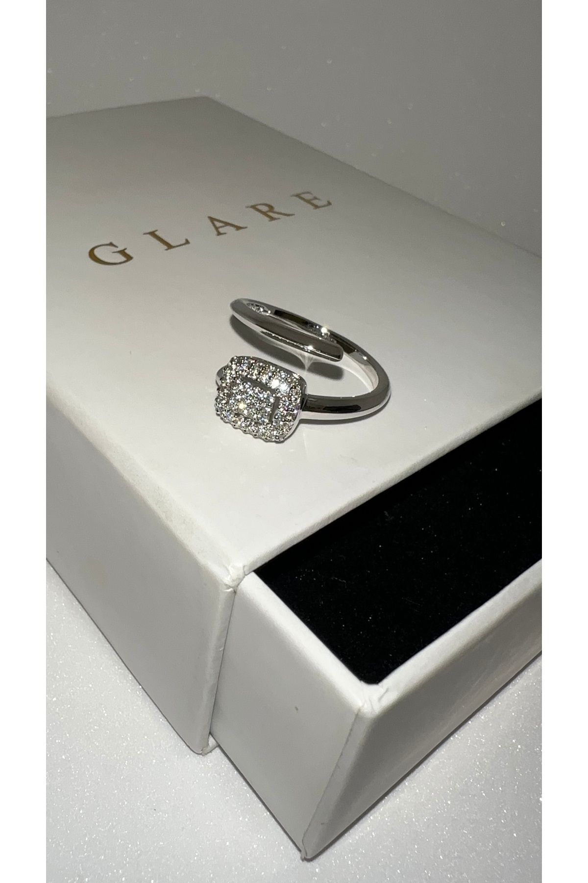 GLARE JEWELRY Baget Çapraz Model Lüks Zirkon Taşlı Tasarım Paslanmaz Çelik Gümüş Kaplama Yüzük Ayarlanabilirdir