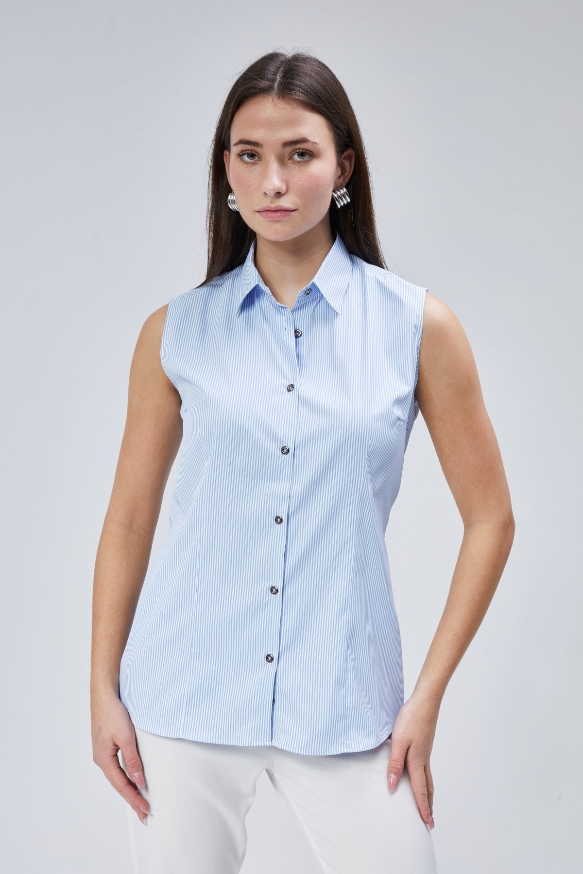 by shirts collection Beyaz mavi çizgili şık elit sıfır kol gömlek