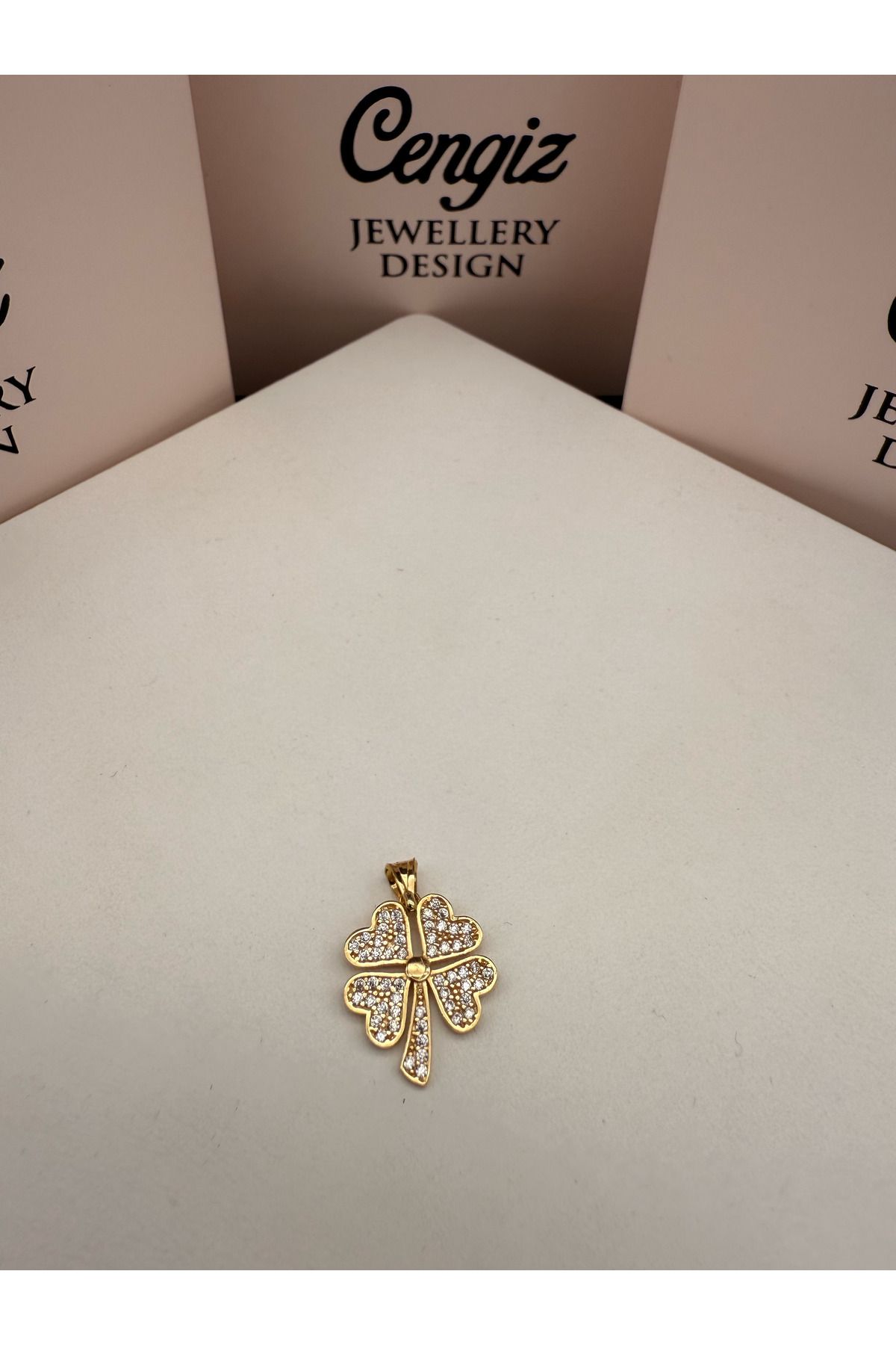 cengizjewellery 14 Ayar Taşlı Altın Yonca Kolye Ucu