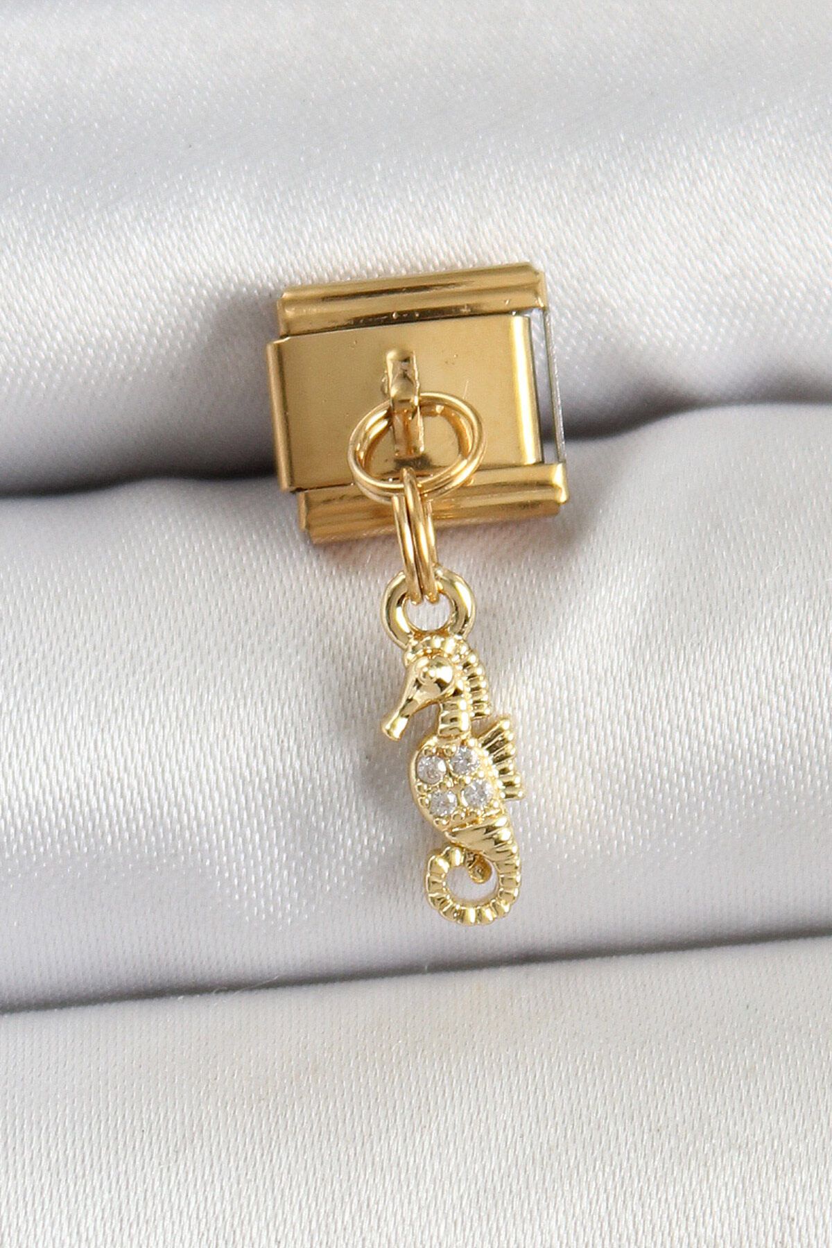 Avantaj Kapıda ® 316L Çelik Sallantılı Zirkon Taşlı Çiçek Model Gold Renk Nomination Charm