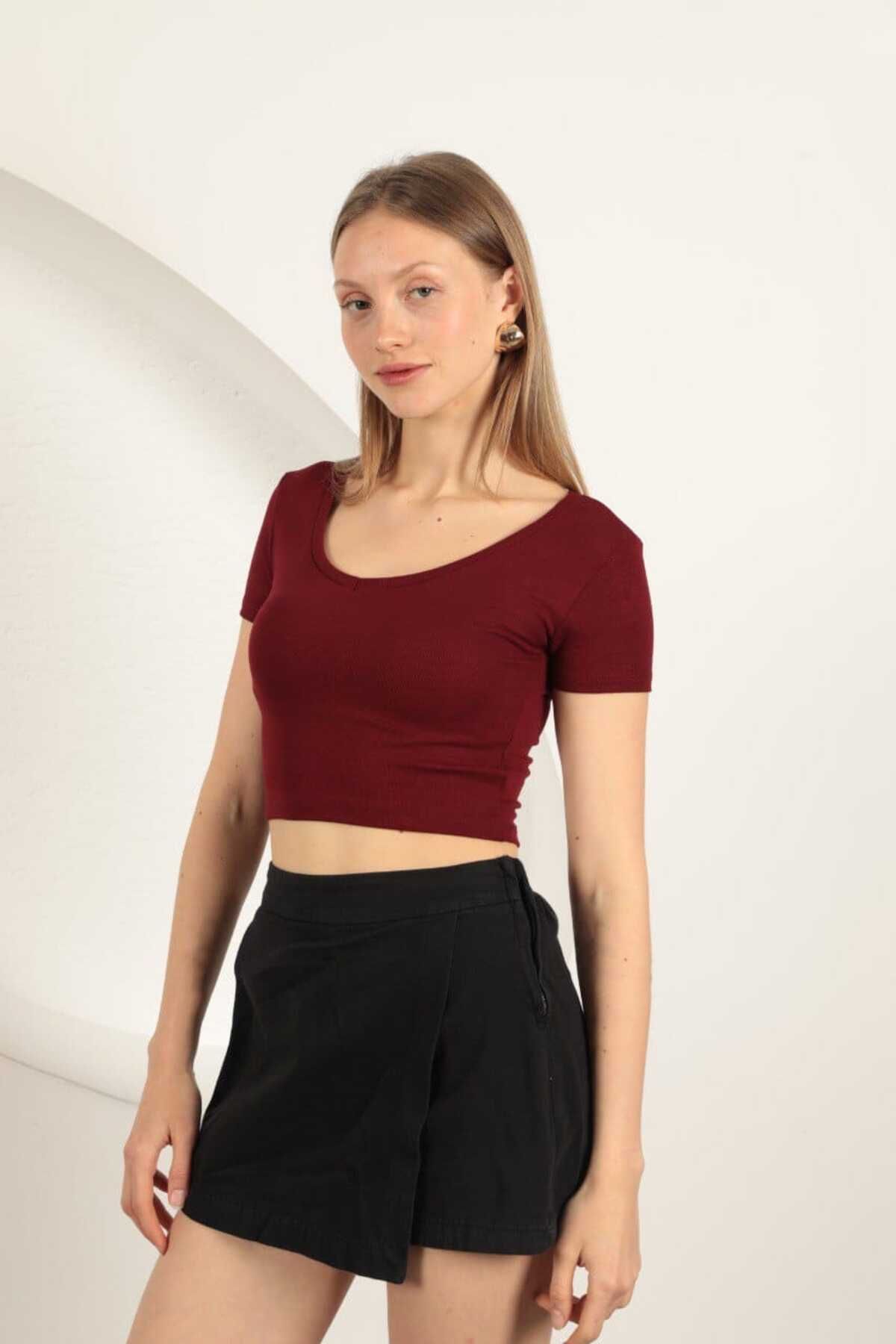 MİHRİZAR V Yaka Viskon Crop T-shırt