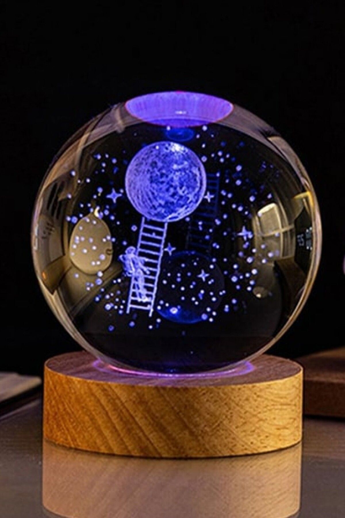 SerenityHaven Aya Çıkan Astronot Tasarım Cam Küre