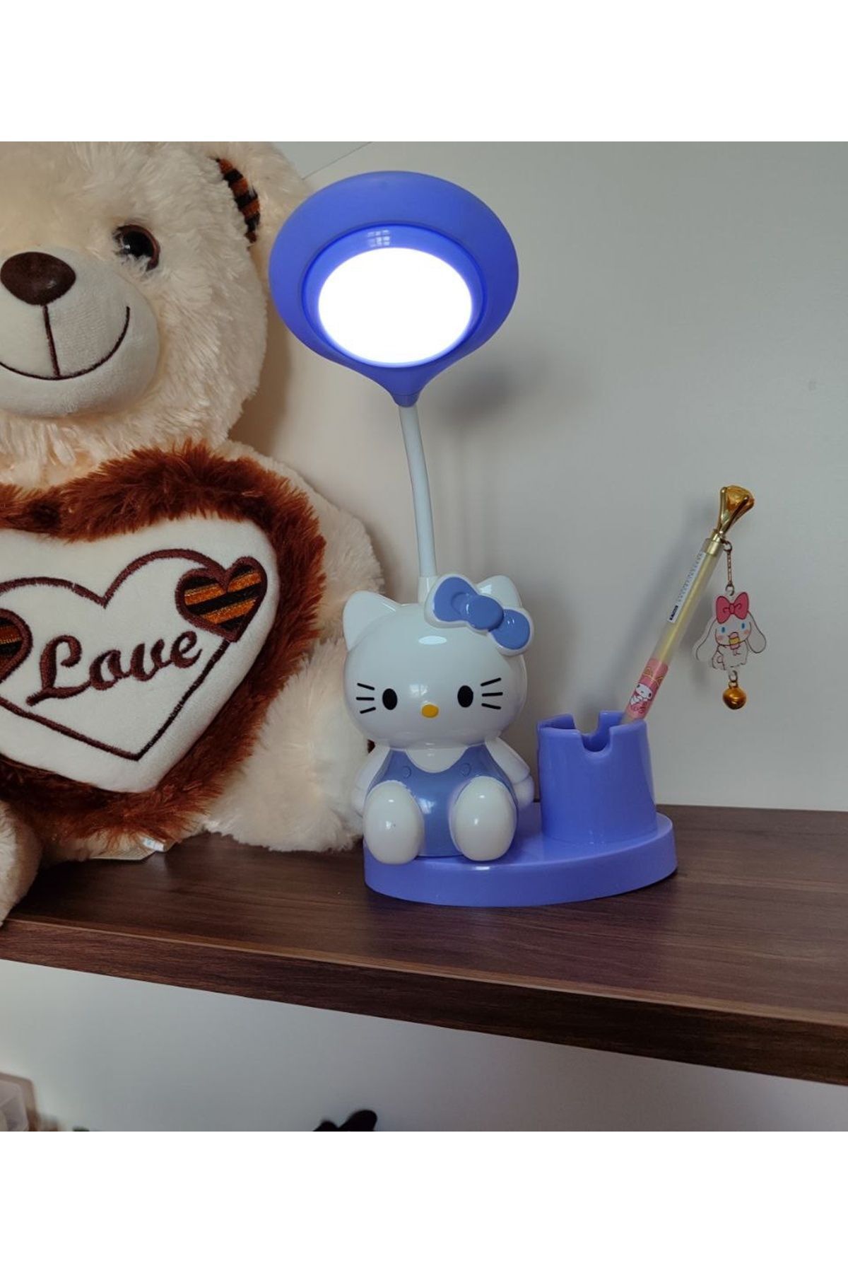 SerenityHaven HelloKitty Model Masa Lambası Gece Lambası Kalemlik Kalemtraş Sanrio Sticker Hediyeli 1 ADET