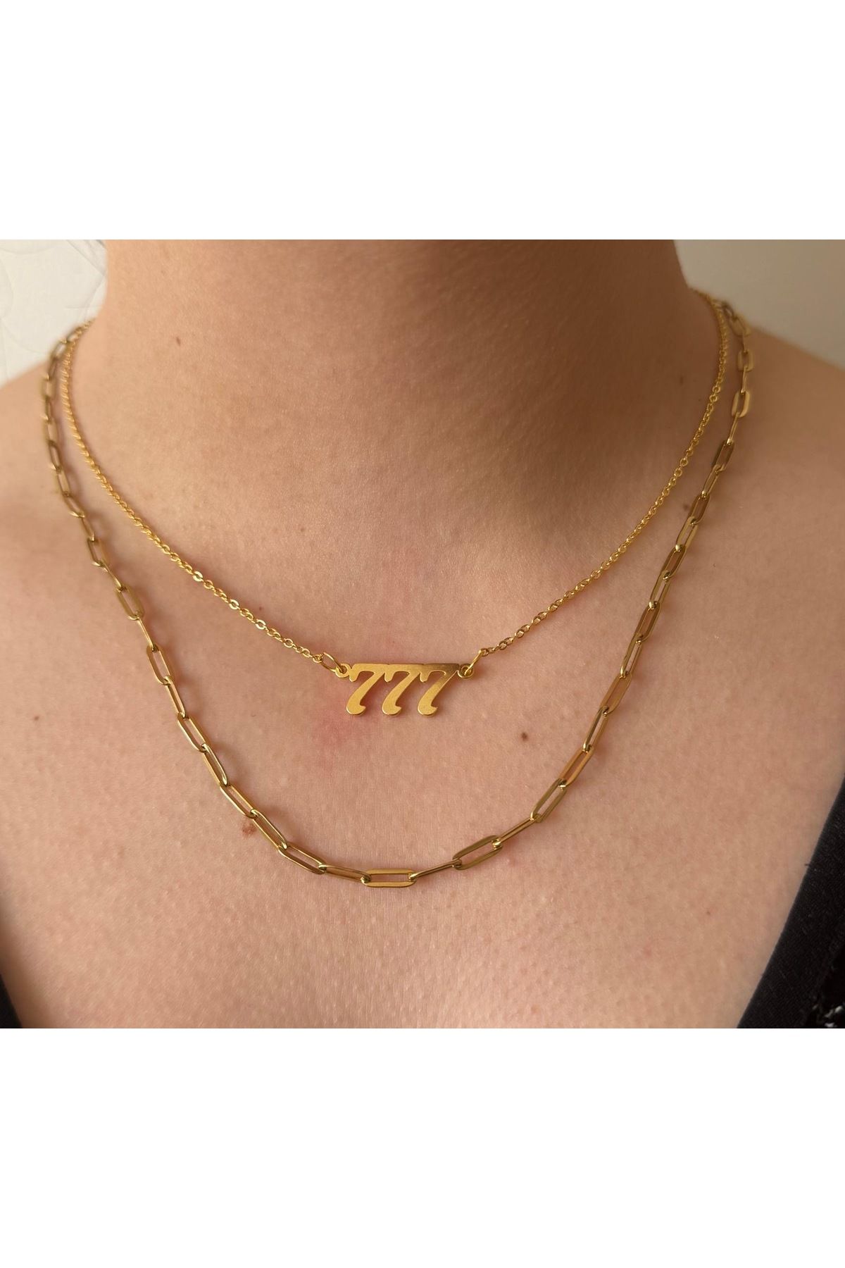 Mojo Jewellery 777 Şans Kolyesi & Altın Kaplama Ataç Model Kolye – Anlamlı & Modern İkili Takı Kombini
