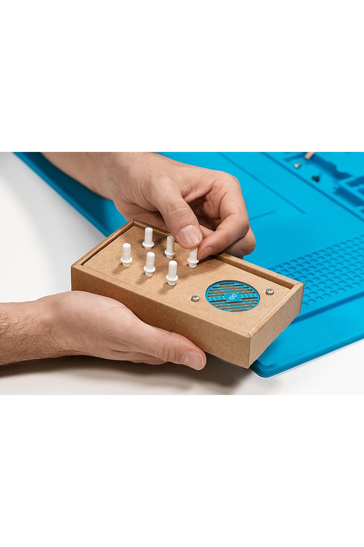 Arduino-Creează-ți kitul Uno 4