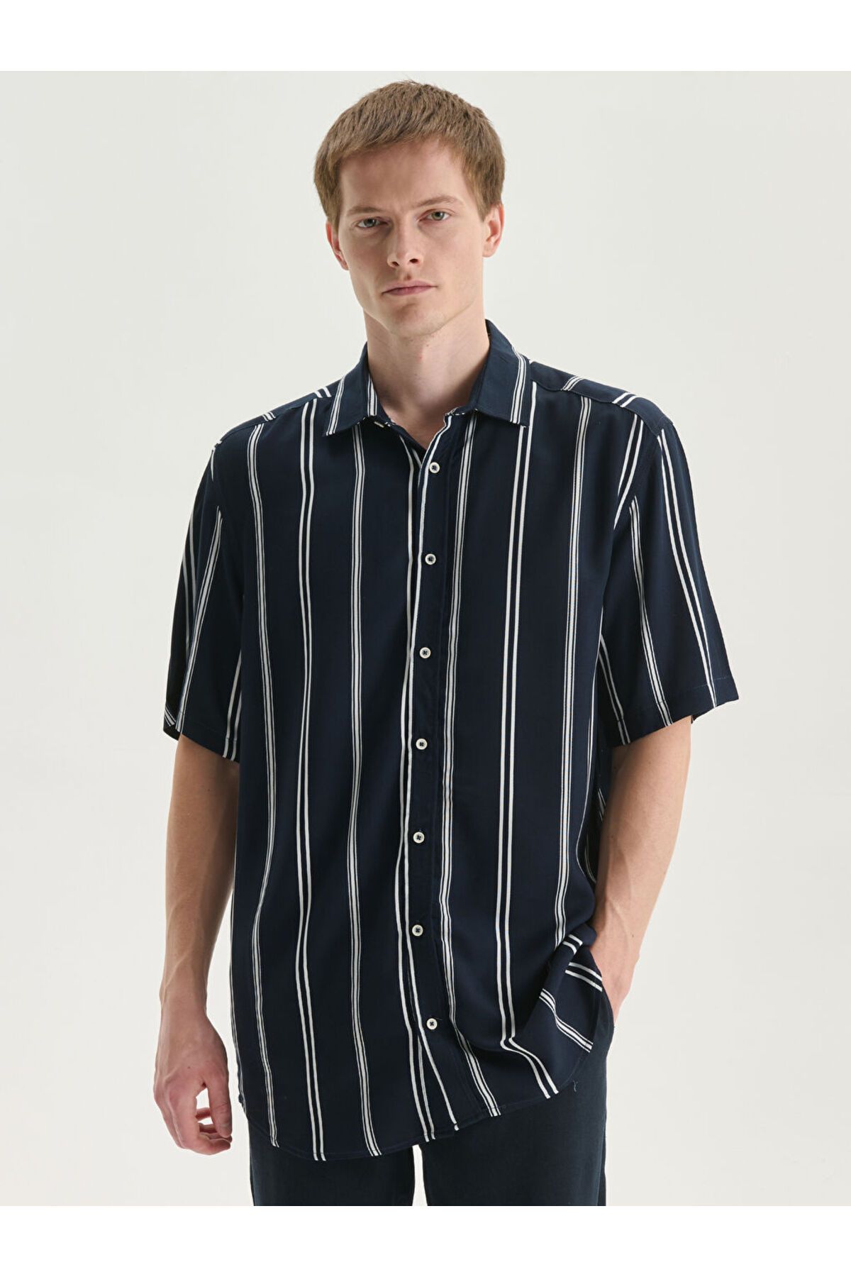 LC Waikiki Regular Fit Kısa Kollu Çizgili Erkek Gömlek