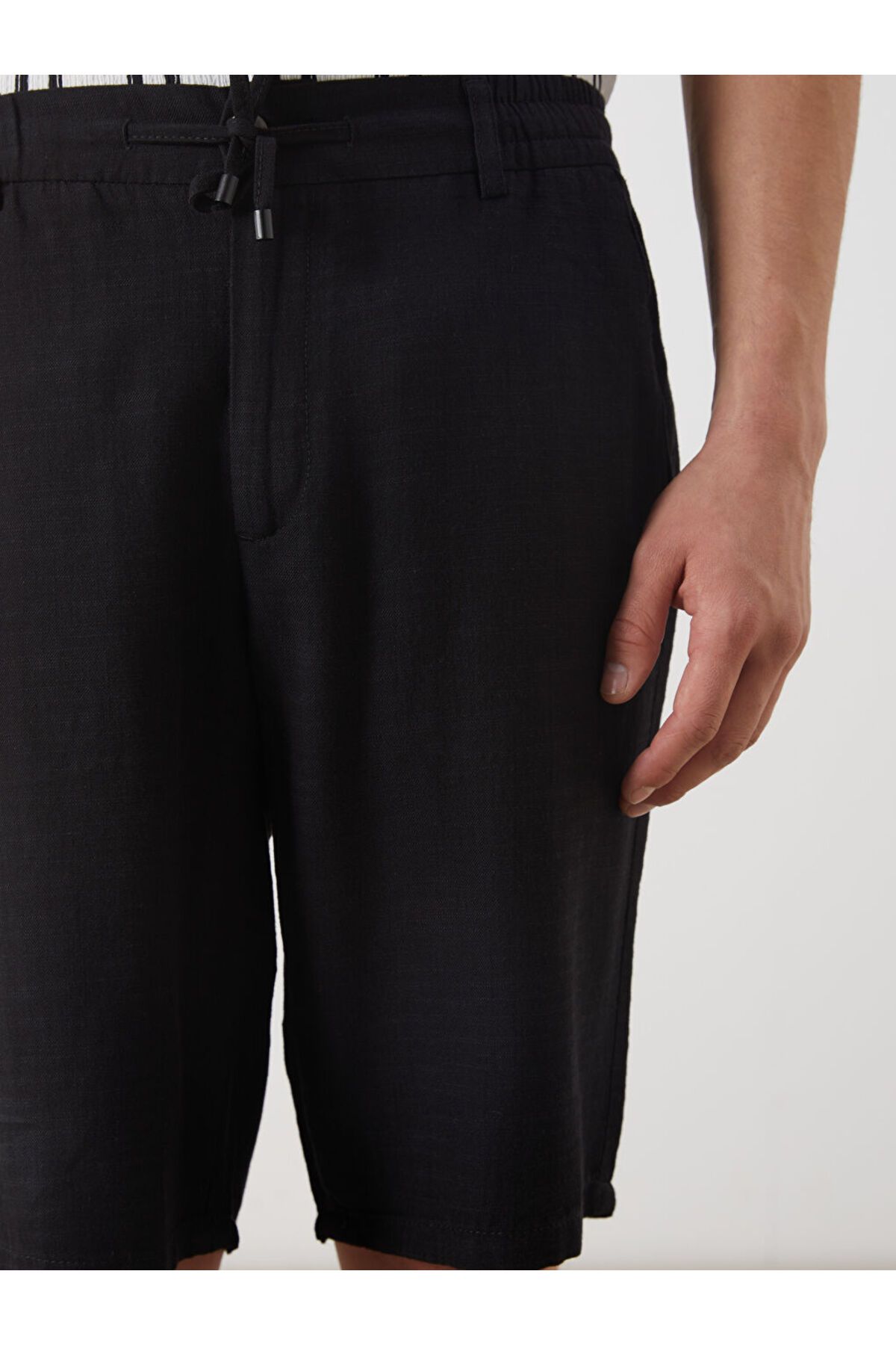 LC Waikiki-Μαύρο ανδρικό σορτς Standard Fit Linen Look 3