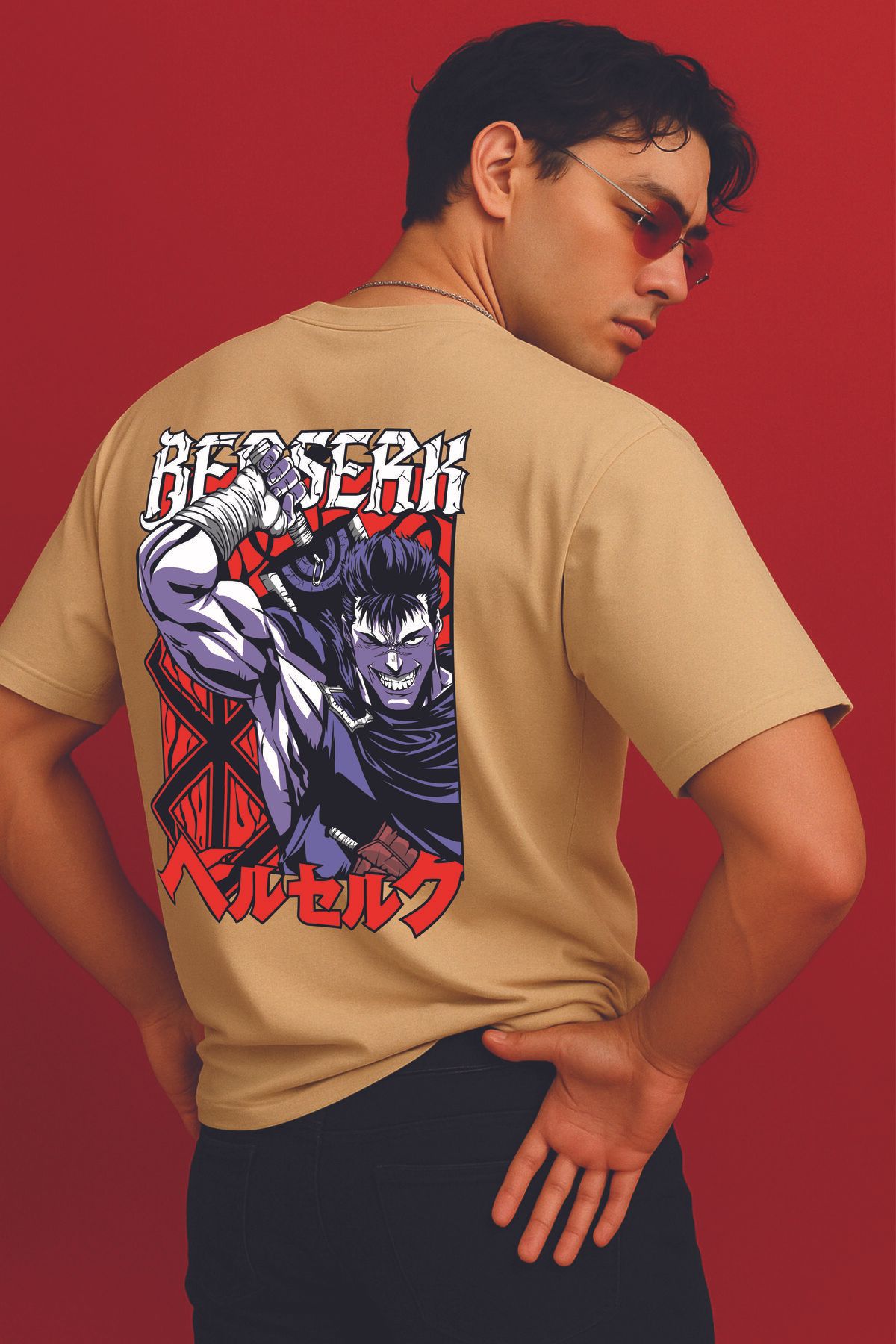 By Caspita Fashion Lenithra Berserk Guts Anime Sırt Baskılı Unisex Oversize Bej T-shirt