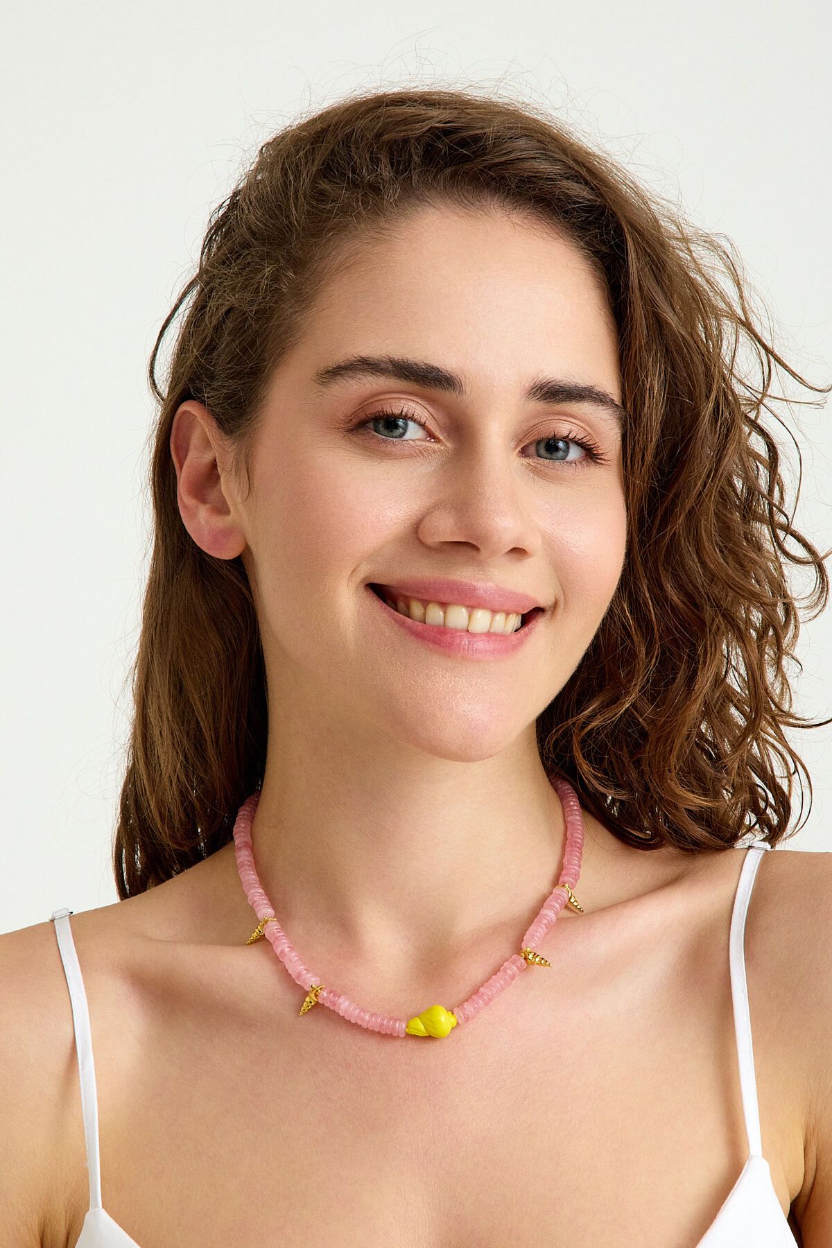 Soa Jewellery Luma – Pembe Kuvars ve Sarı Deniz Kabuğu Murano Charm Kolye | Soléna