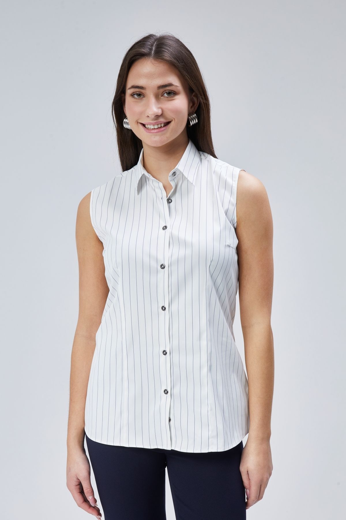 by shirts collection Beyaz lacivert çizgili sıfır kol şık elit gömlek