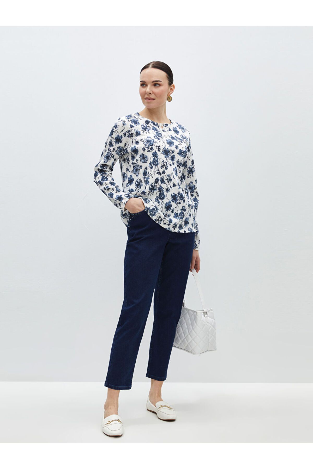 LC Waikiki Beli Lastikli Straight Fit Taşlı Kadın Jean Pantolon