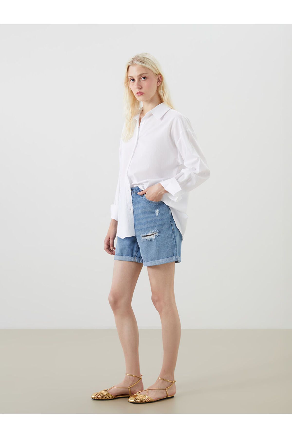 LC Waikiki LCW Boyfriend Fit Yırtık Detaylı Kadın Jean Şort