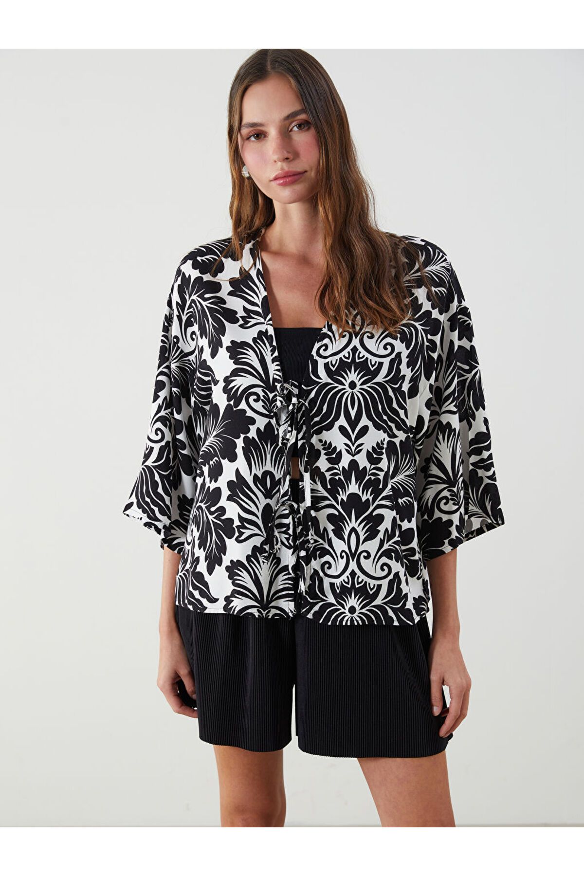 LC Waikiki Şal Yaka Çiçekli Oversize Kadın Kimono