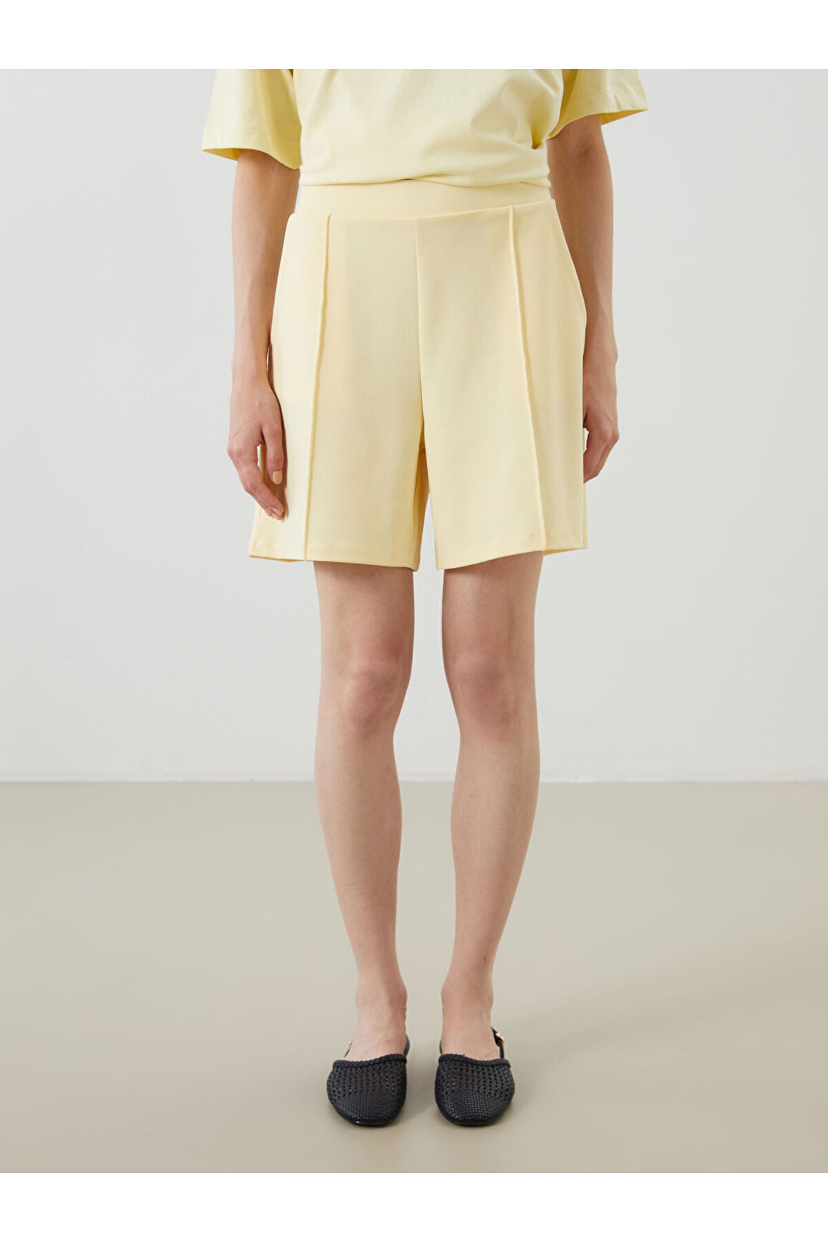 LC Waikiki-Create Your Style from Uzg Store |   Women's Shorts with Elastic Waist 3