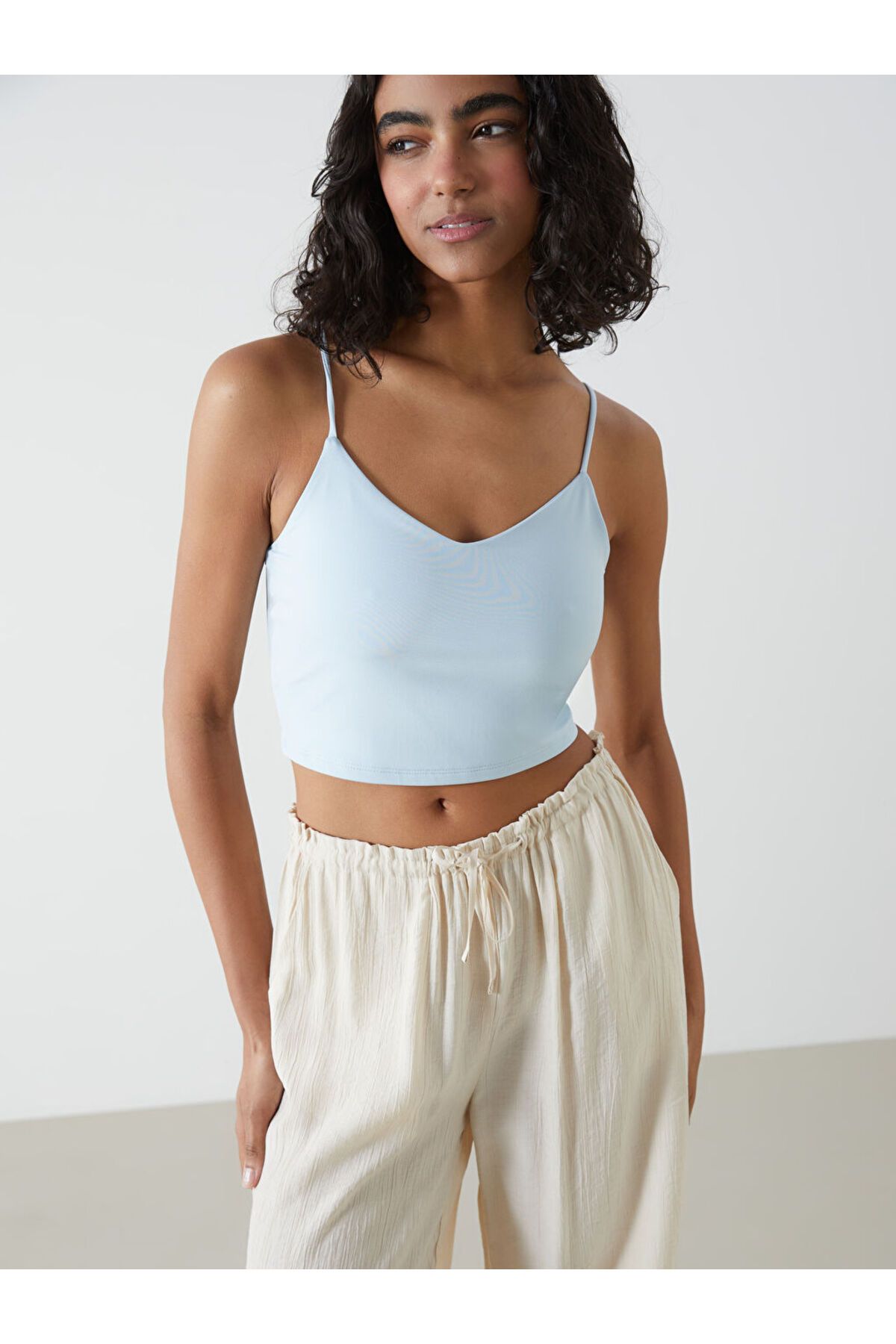 LC Waikiki V Yaka Düz Askılı Kadın Crop