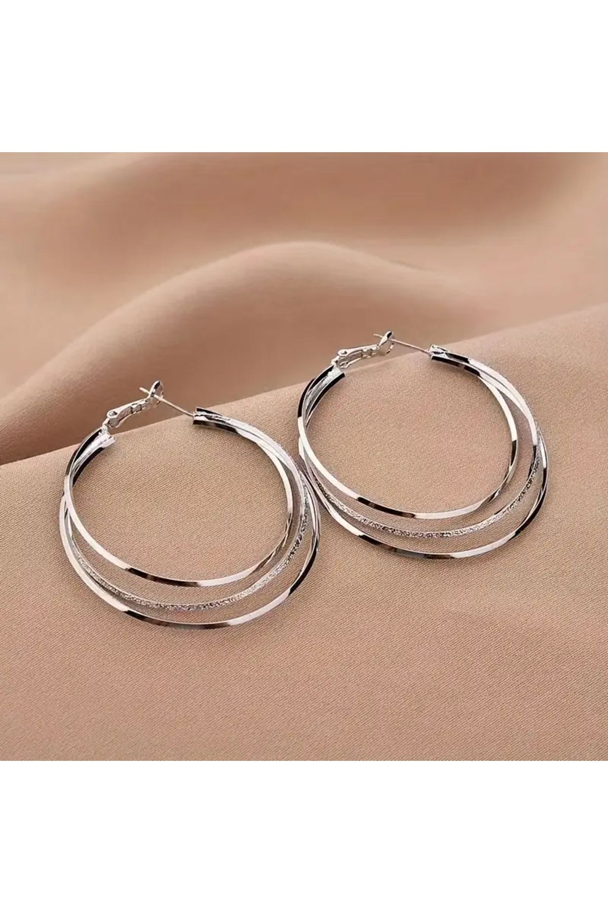 COOL LADIES 3 Katlı Çelik Halka Küpe – Abartılı ve Şık Tasarımıyla Göz Alıcı!