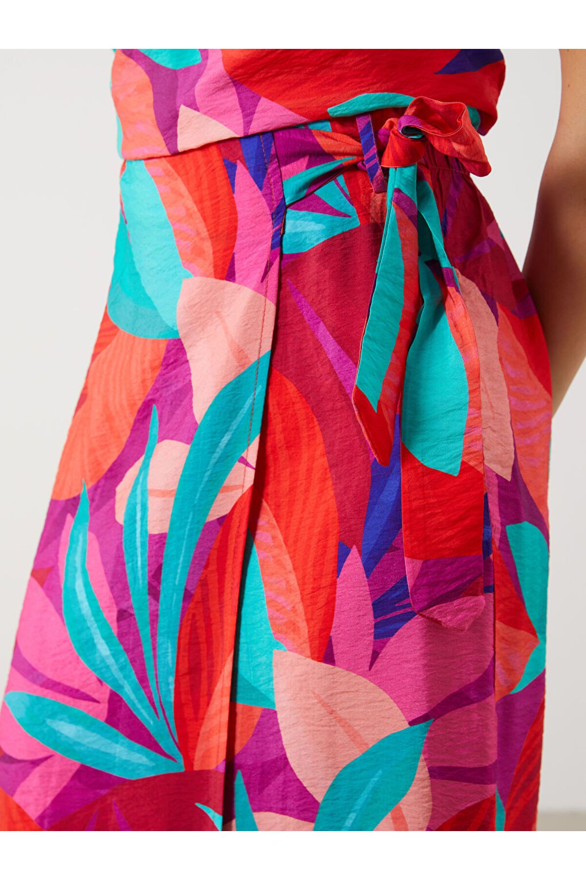LC Waikiki-Sparkling Selections from Shining Store |   Mixed Floral Skirt with Elastic Waist 3
