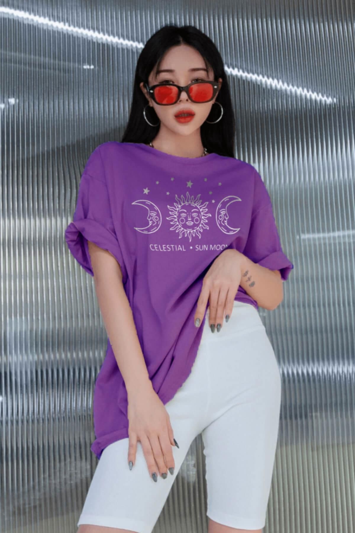 Tarzsokak Kadın Mor Oversize Celestial Sun Moon Baskılı T-shirt -