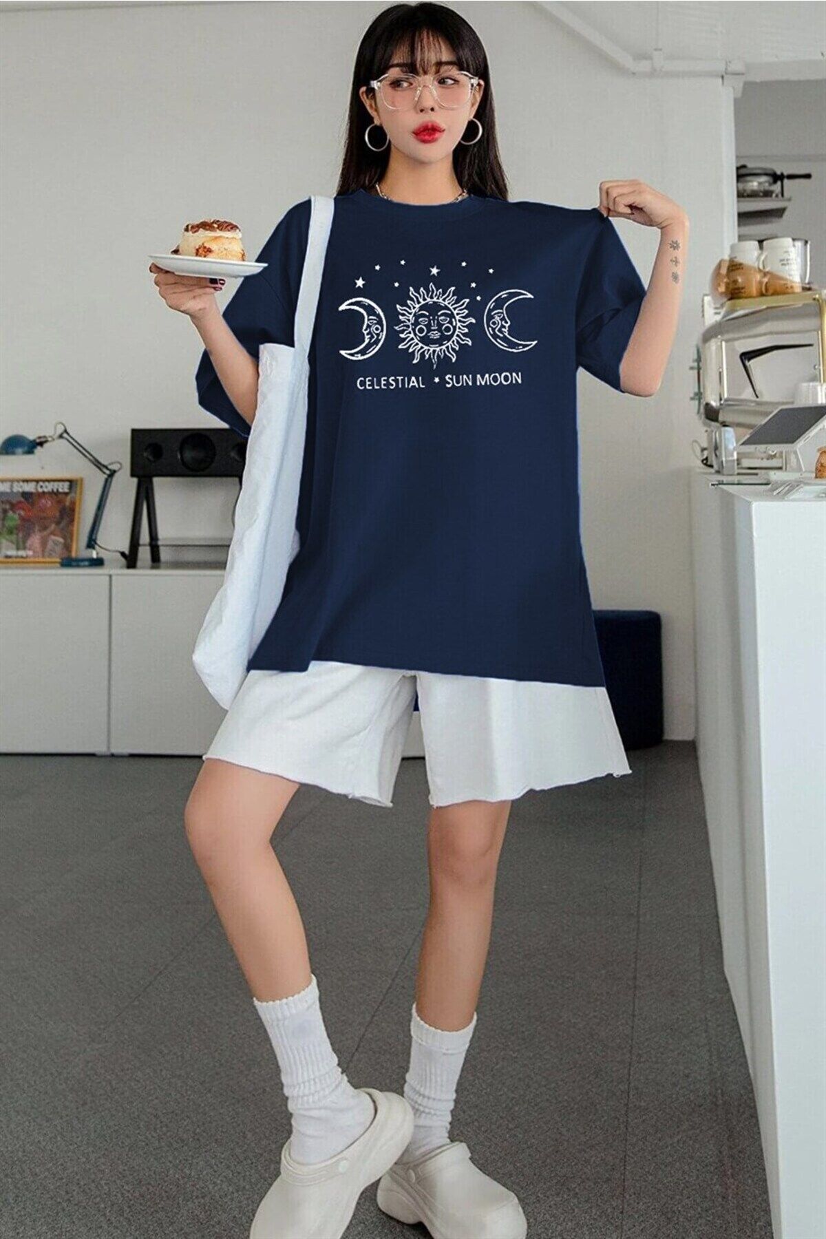 Tarzsokak Kadın Lacivert Oversize Celestial Sun Moon Baskılı T-shirt -