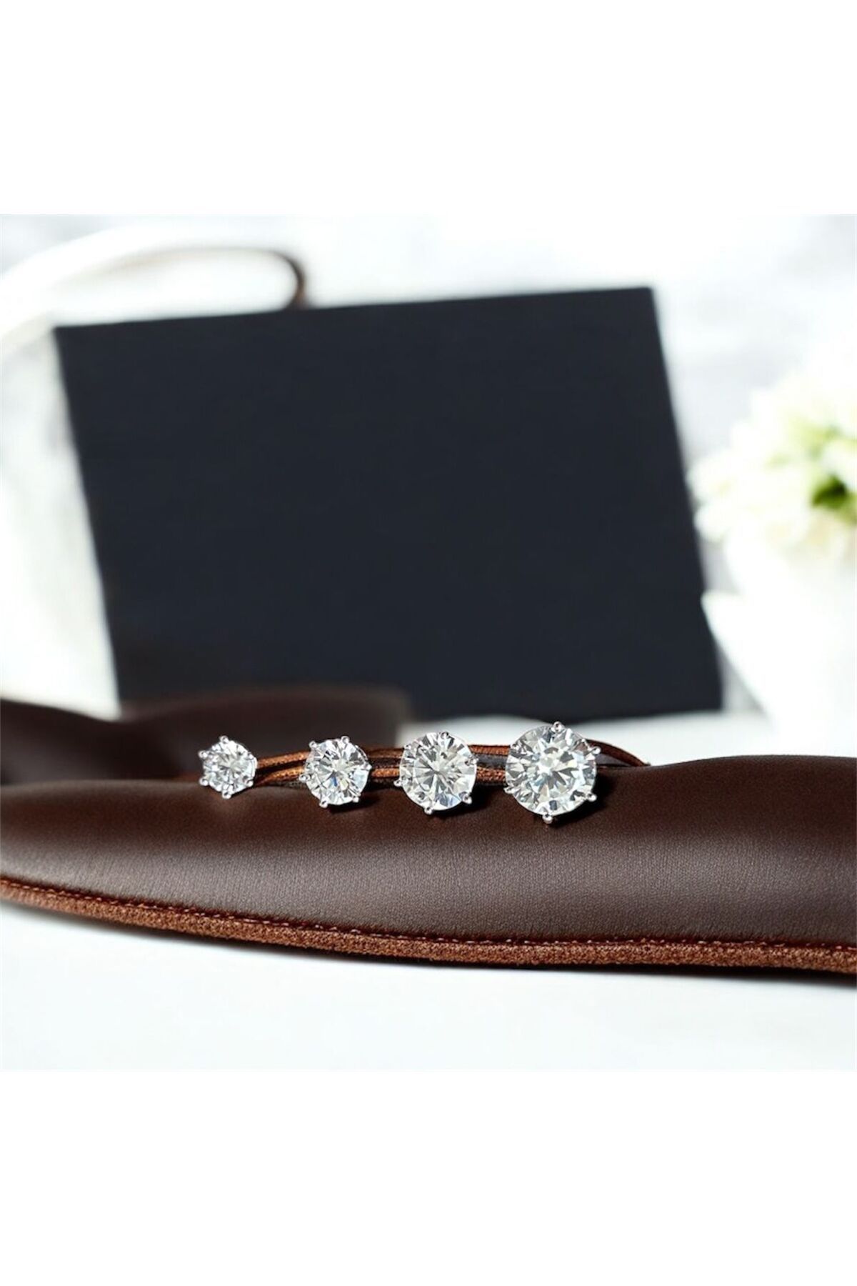 S&S PARLA TAKI Tektaş Silver Küpe (Dört Adet)