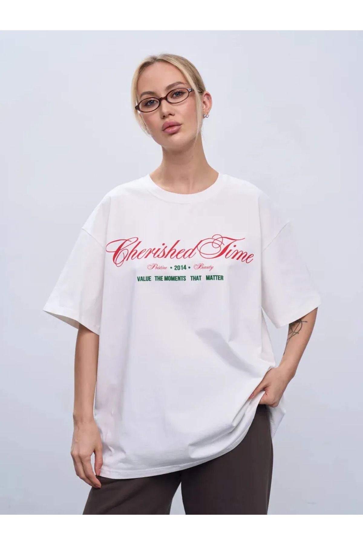 ELNOYA Unisex Pamuklu Beyaz Oversize "Cherised Time" Baskılı Bisiklet Yaka Rahat Günlük T-shirt