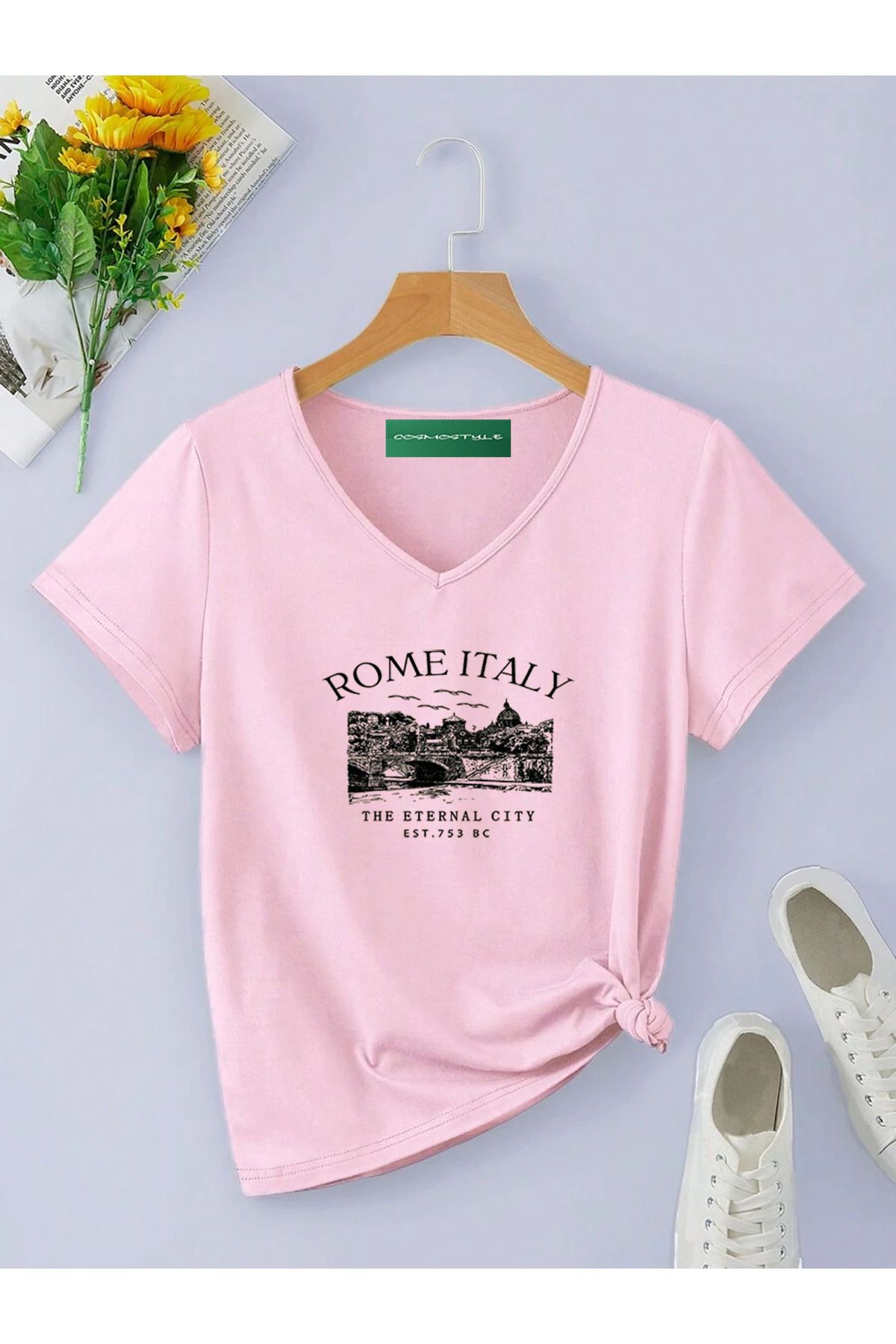 Cosmo Style ROMAITALY baskılı V-yaka kısa kollu normal boy günlük giy çık tshirt TYCDCA4AF3A0E6B508