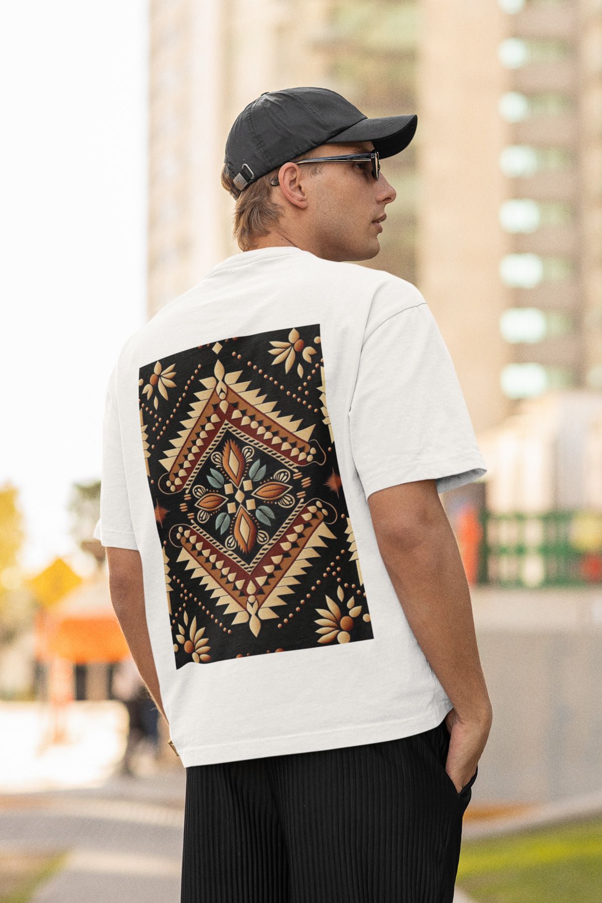 MAGORS BLACK DIZAYN SIRT BASKILI BİSİKLET YAKA PAMUKLU OVERSIZE KALIP KISA KOLLU ERKEK TSHIRT