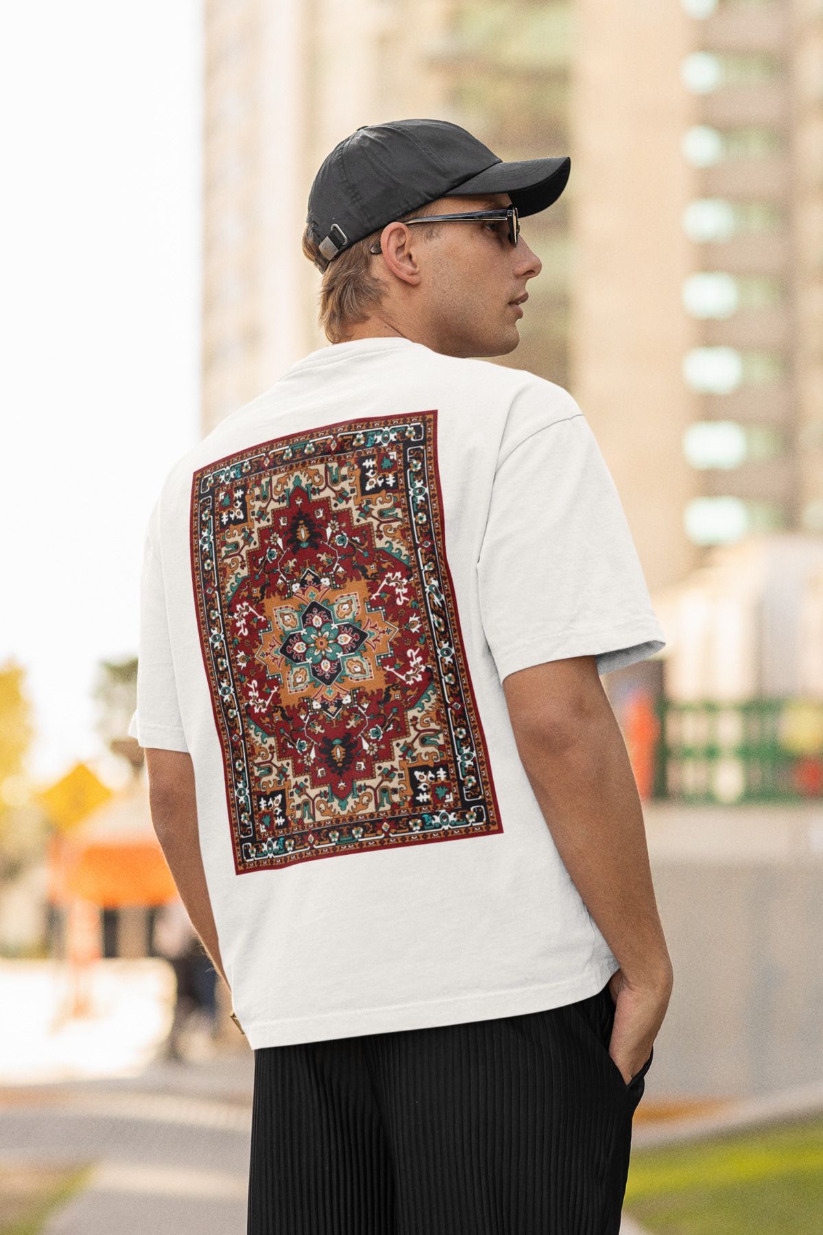 MAGORS CARPET ONE MOTIF SIRT BASKILI BİSİKLET YAKA PAMUKLU OVERSIZE KALIP KISA KOLLU UNISEX TSHIRT