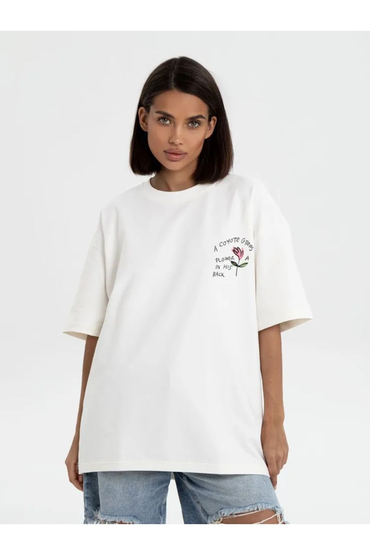 ELNOYA Unisex Pamuklu Beyaz Oversize "Flower In His Back" Baskılı Bisiklet Yaka Rahat T-shirt