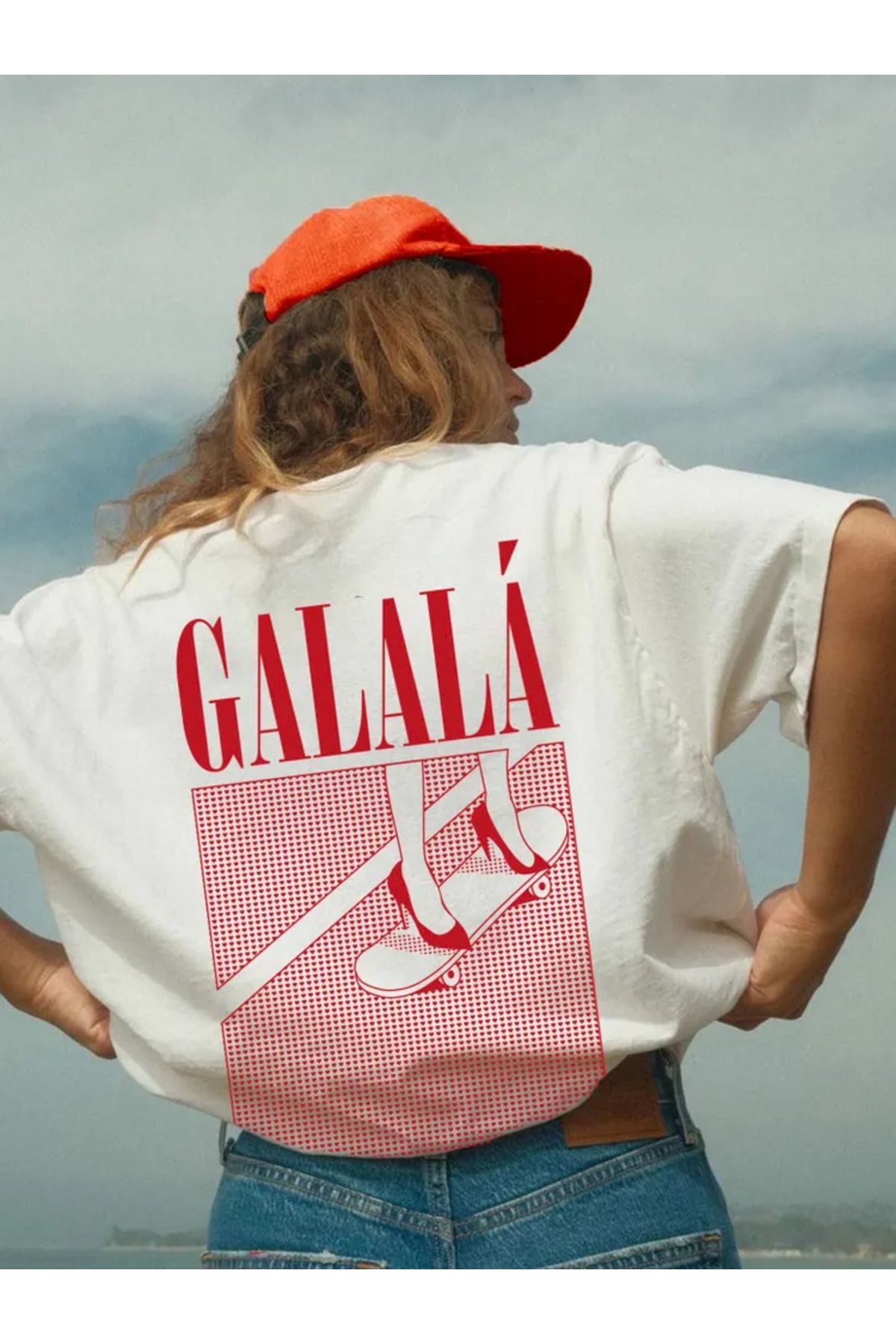 ELNOYA Unisex Pamuklu Beyaz Oversize "Galala Kaykay" Baskılı Bisiklet Yaka Rahat T-shirt