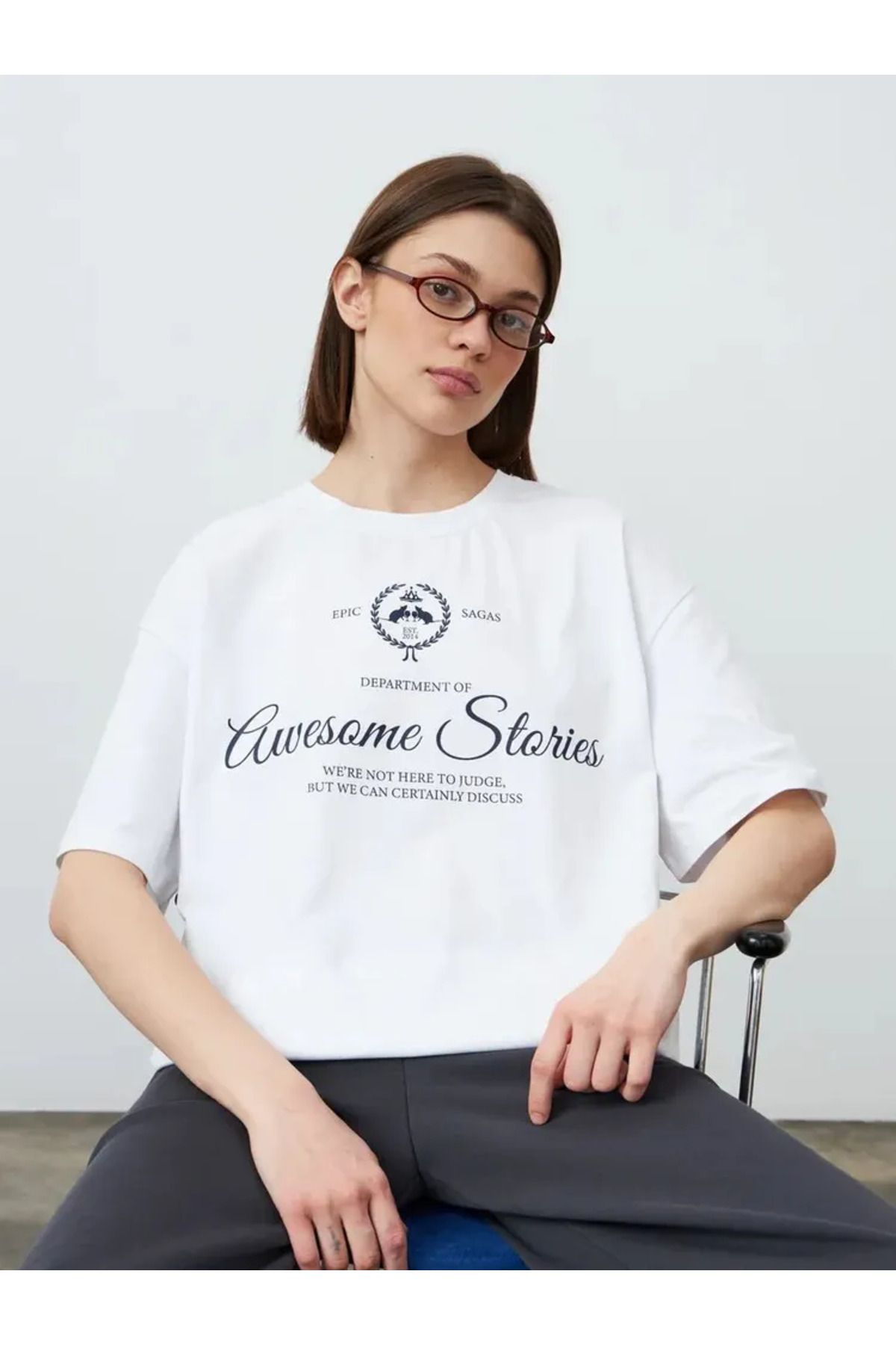 ELNOYA Unisex Pamuklu Beyaz Oversize "Awesome Stories" Baskılı Bisiklet Yaka Rahat T-shirt