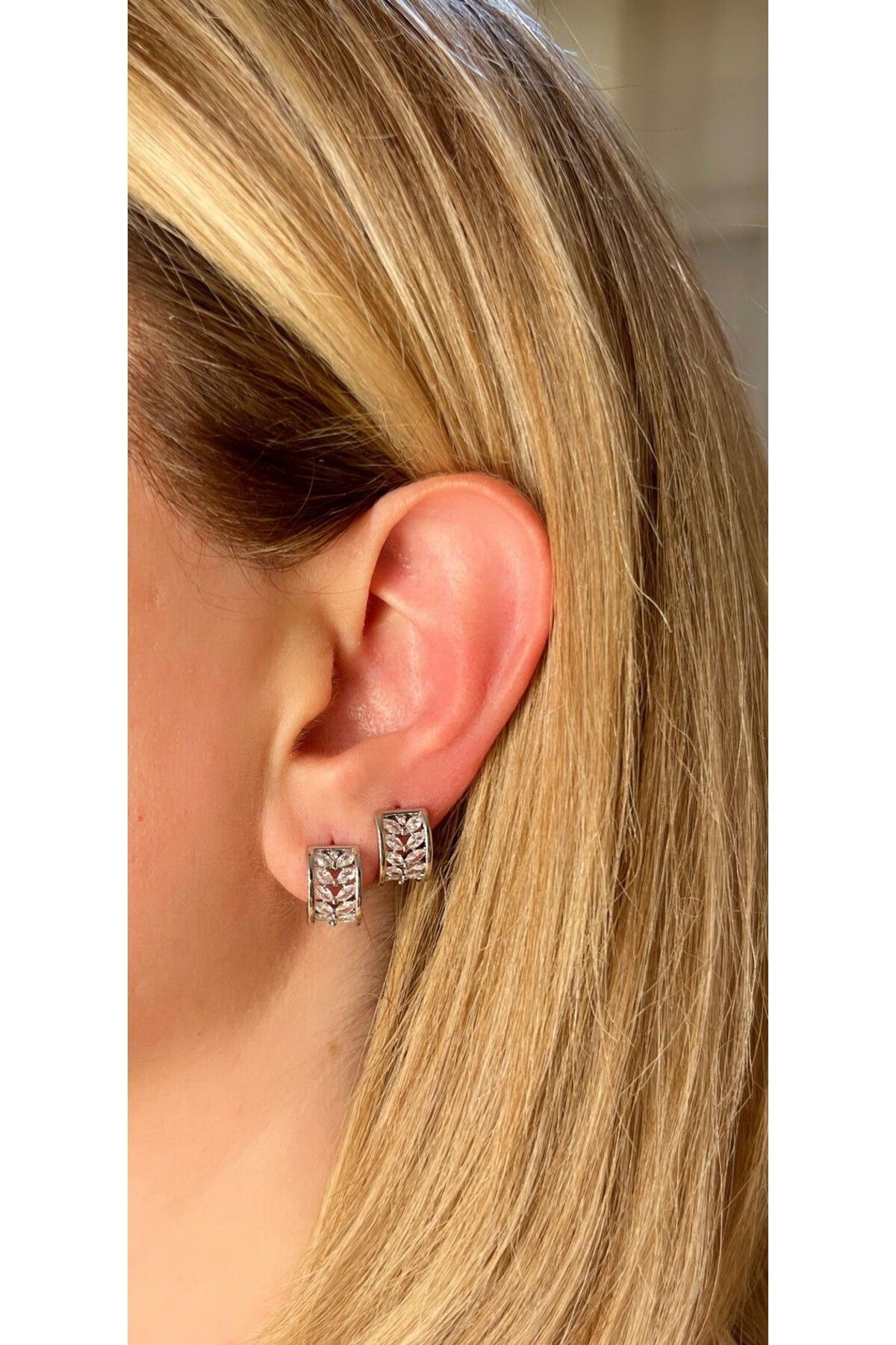 Store Diva Charm Minimalist Motif Tasarımı Küpe