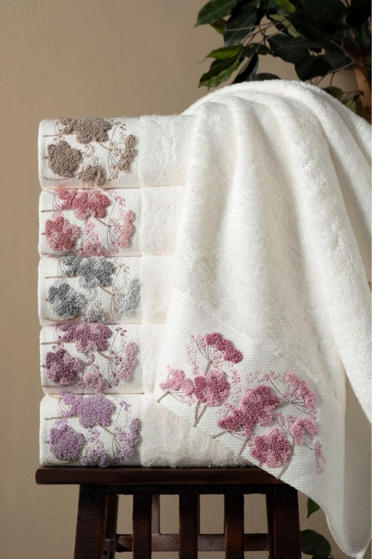 Fiesta Bambu 50x90 cm Süzine Nakışlı 6 lı Kutulu El Yüz Havlusu